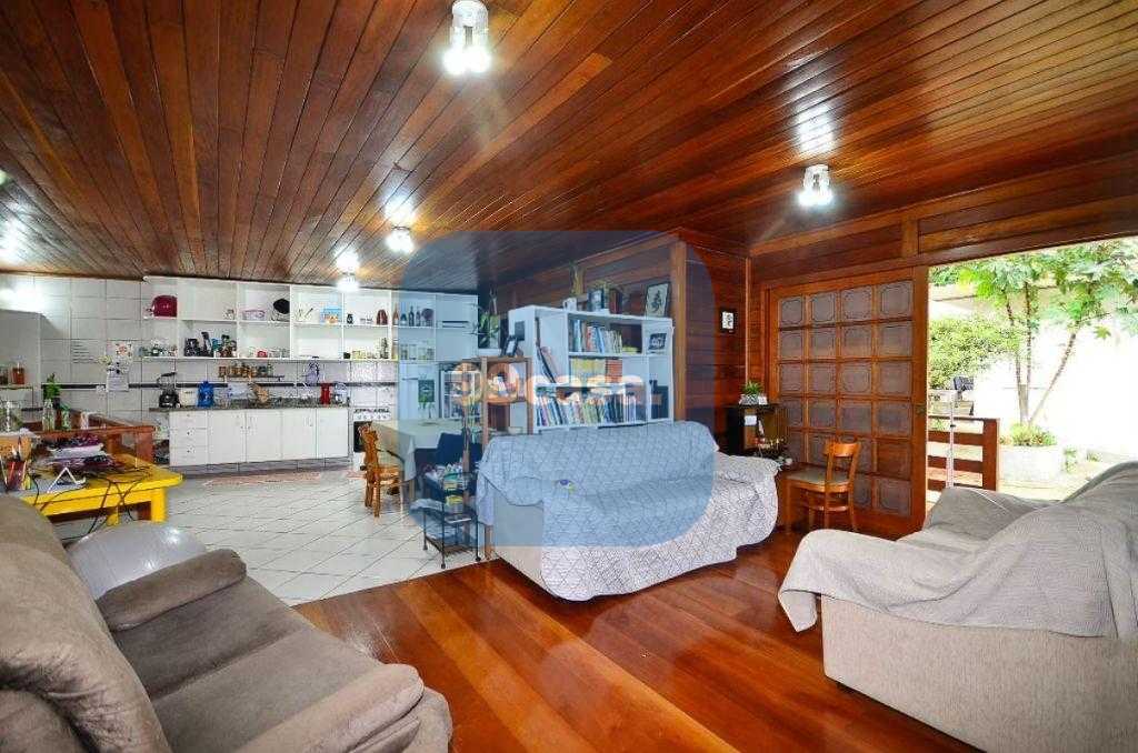 Casa com Galpão em Terreno ZR-2 à Venda | Barreirinha