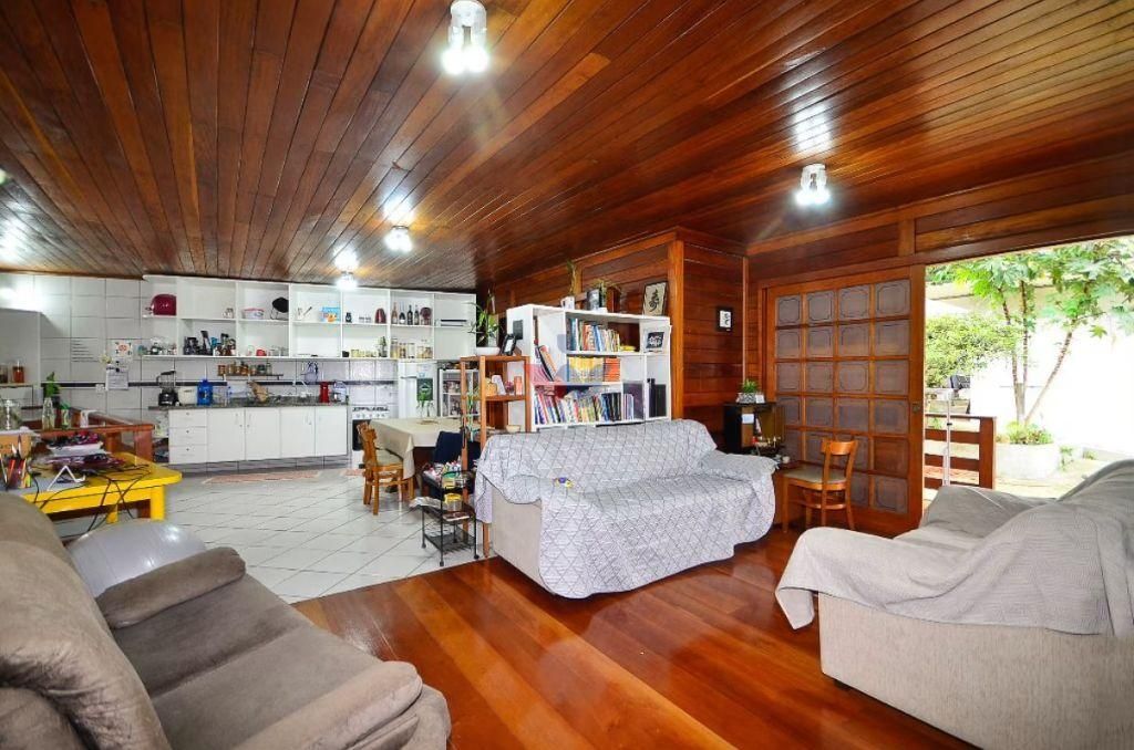 Casa com Galpão em Terreno ZR-2 à Venda | Barreirinha