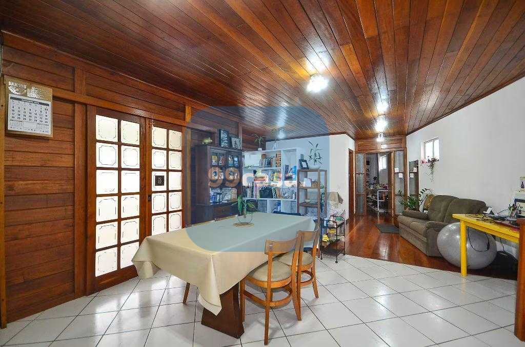 Casa com Galpão em Terreno ZR-2 à Venda | Barreirinha