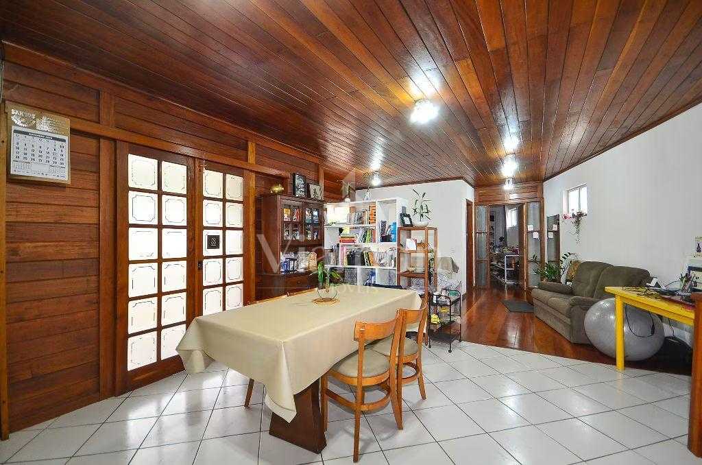 Casa com Galpão em Terreno ZR-2 à Venda | Barreirinha