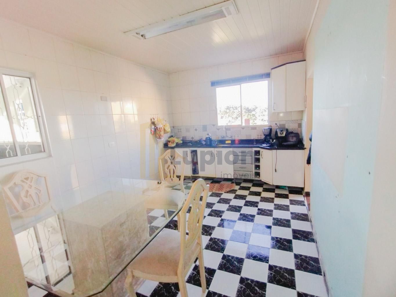 Residência Ampla com Piscina e Vista para a Natureza  Vila Gi...