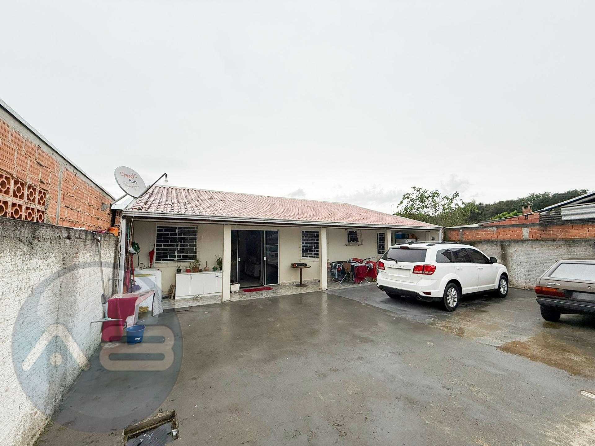 Casa térrea com terreno amplo e dois dormitórios em Fazenda Ri...