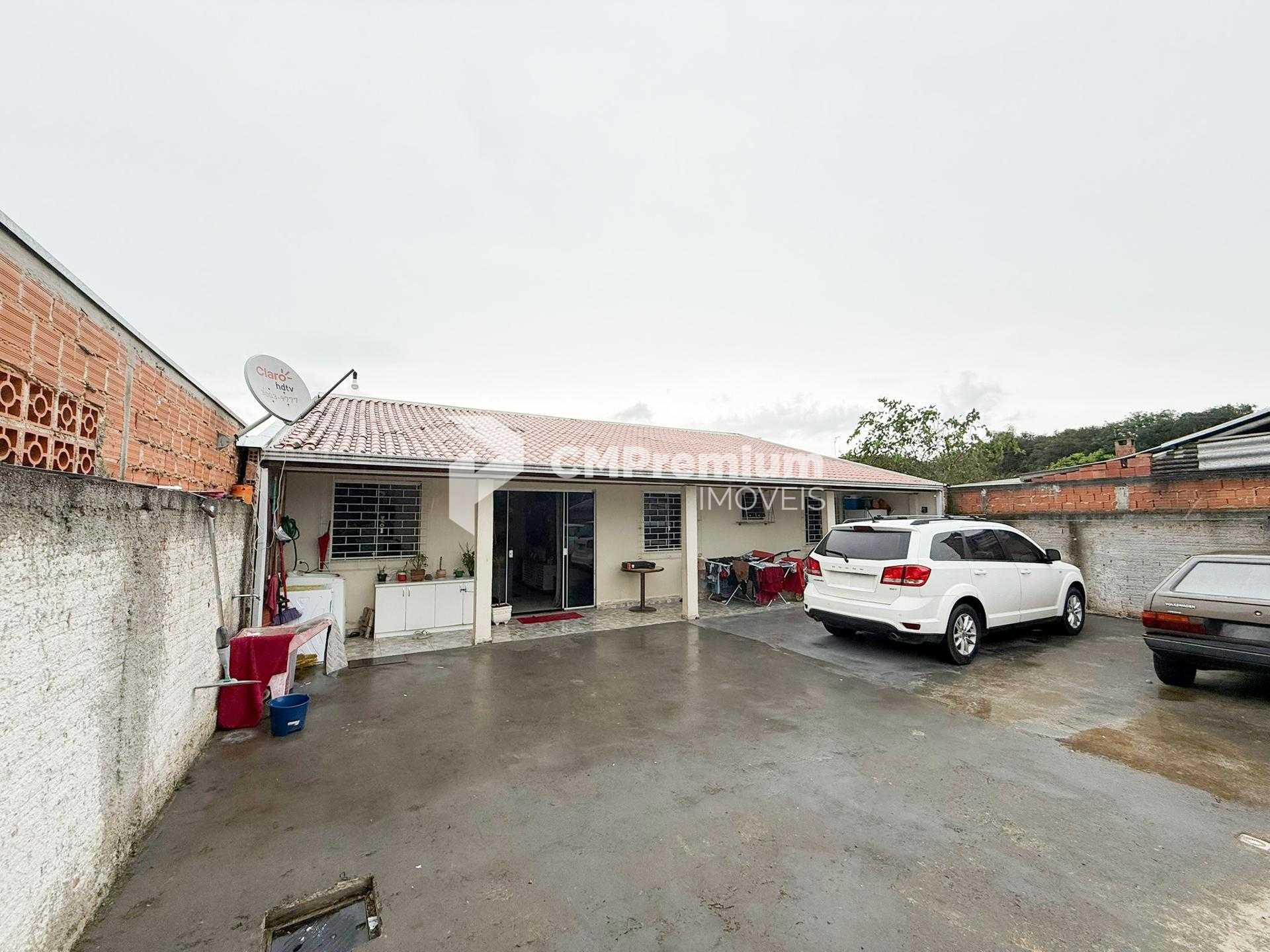 Casa térrea com terreno amplo e dois dormitórios em Fazenda Ri...