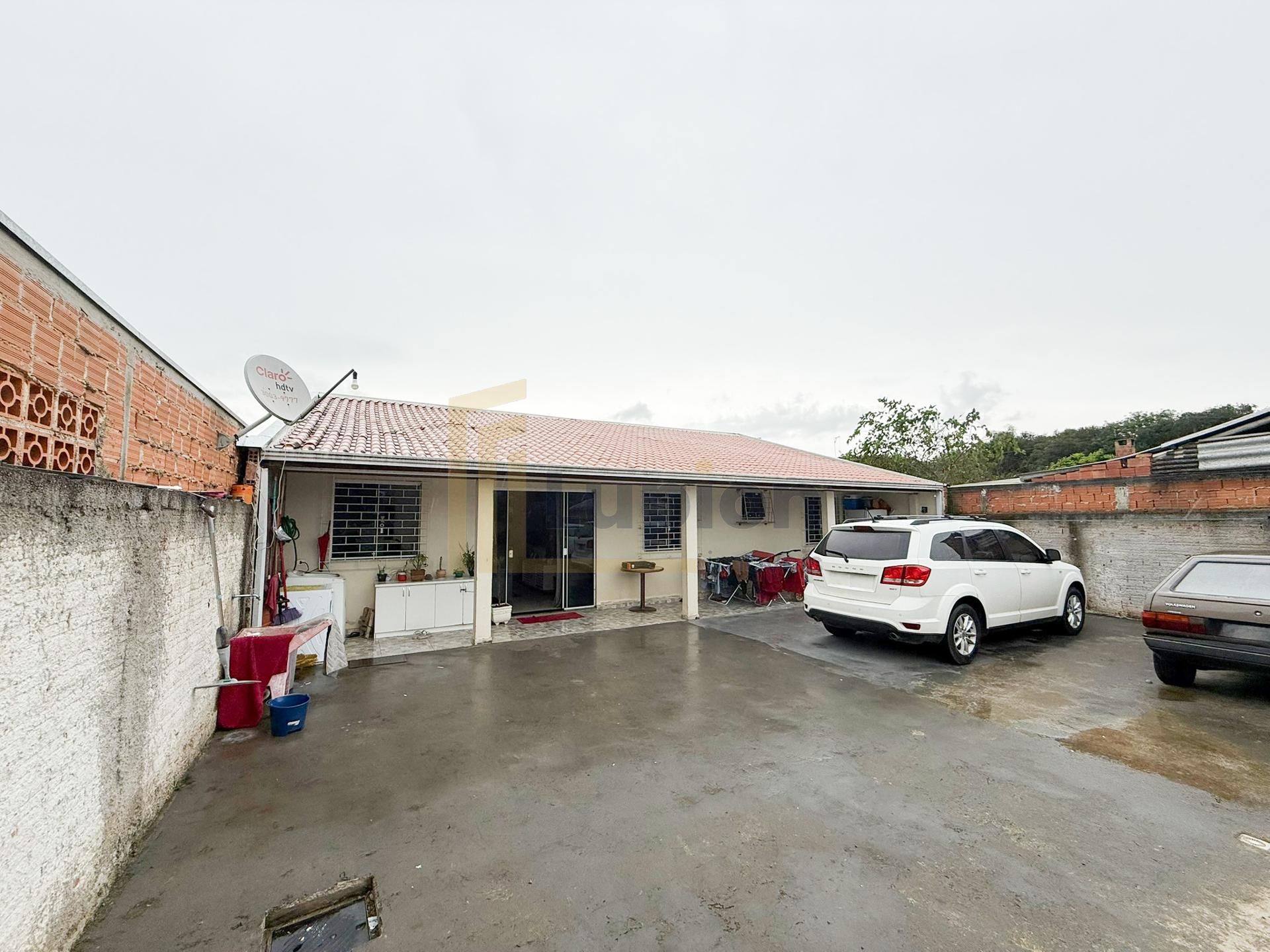 Casa térrea com terreno amplo e dois dormitórios em Fazenda Ri...