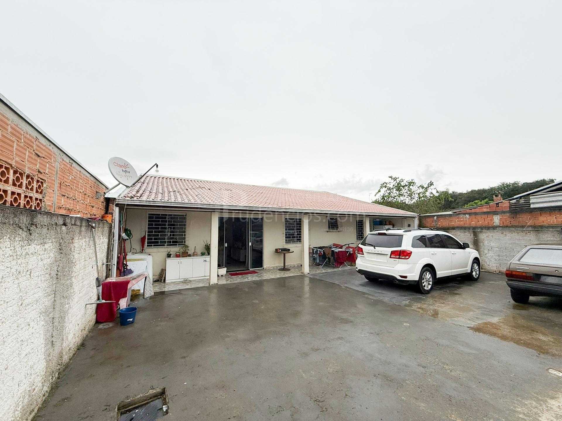 Casa térrea com terreno amplo e dois dormitórios em Fazenda Ri...