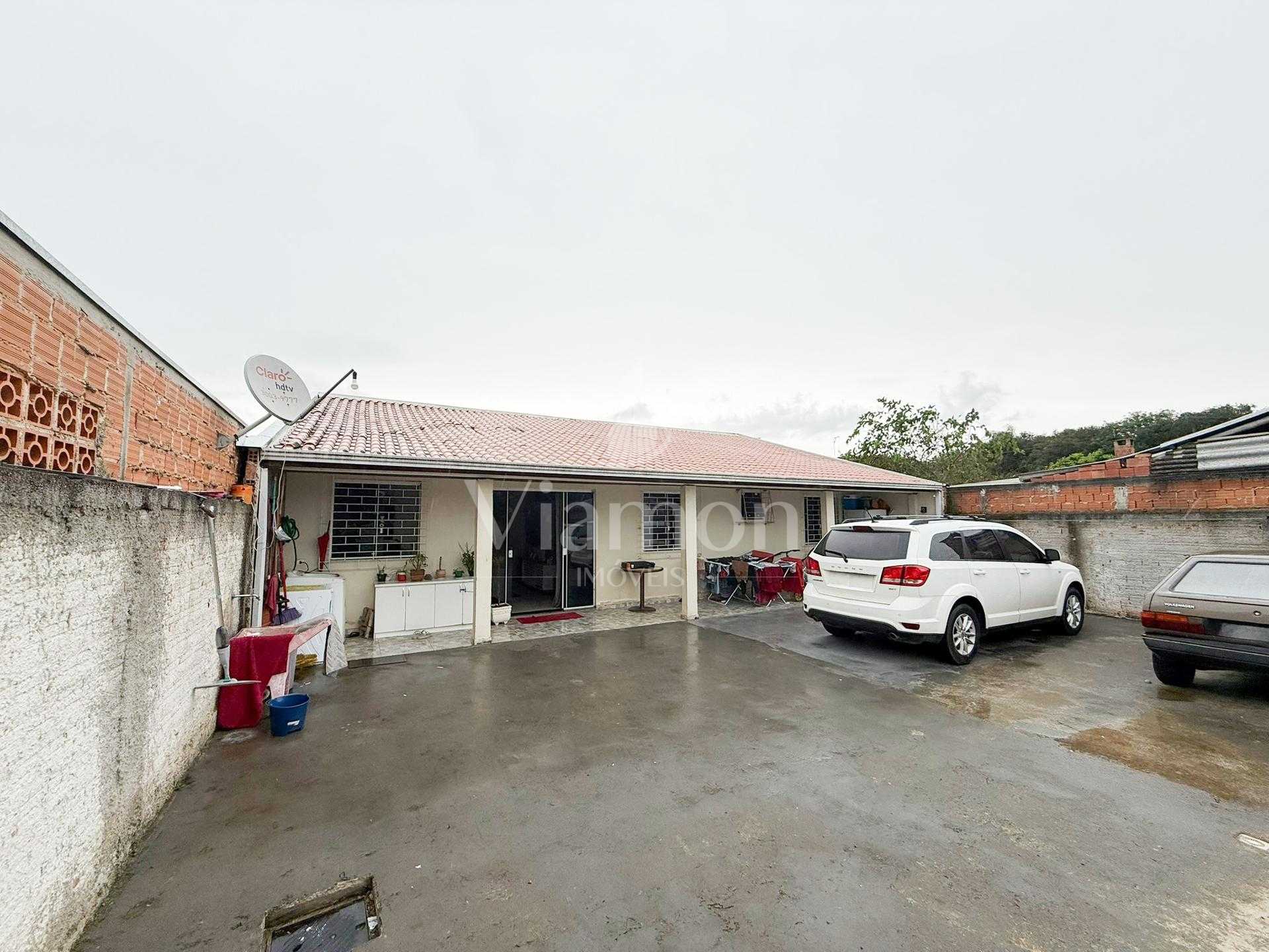 Casa térrea com terreno amplo e dois dormitórios em Fazenda Ri...