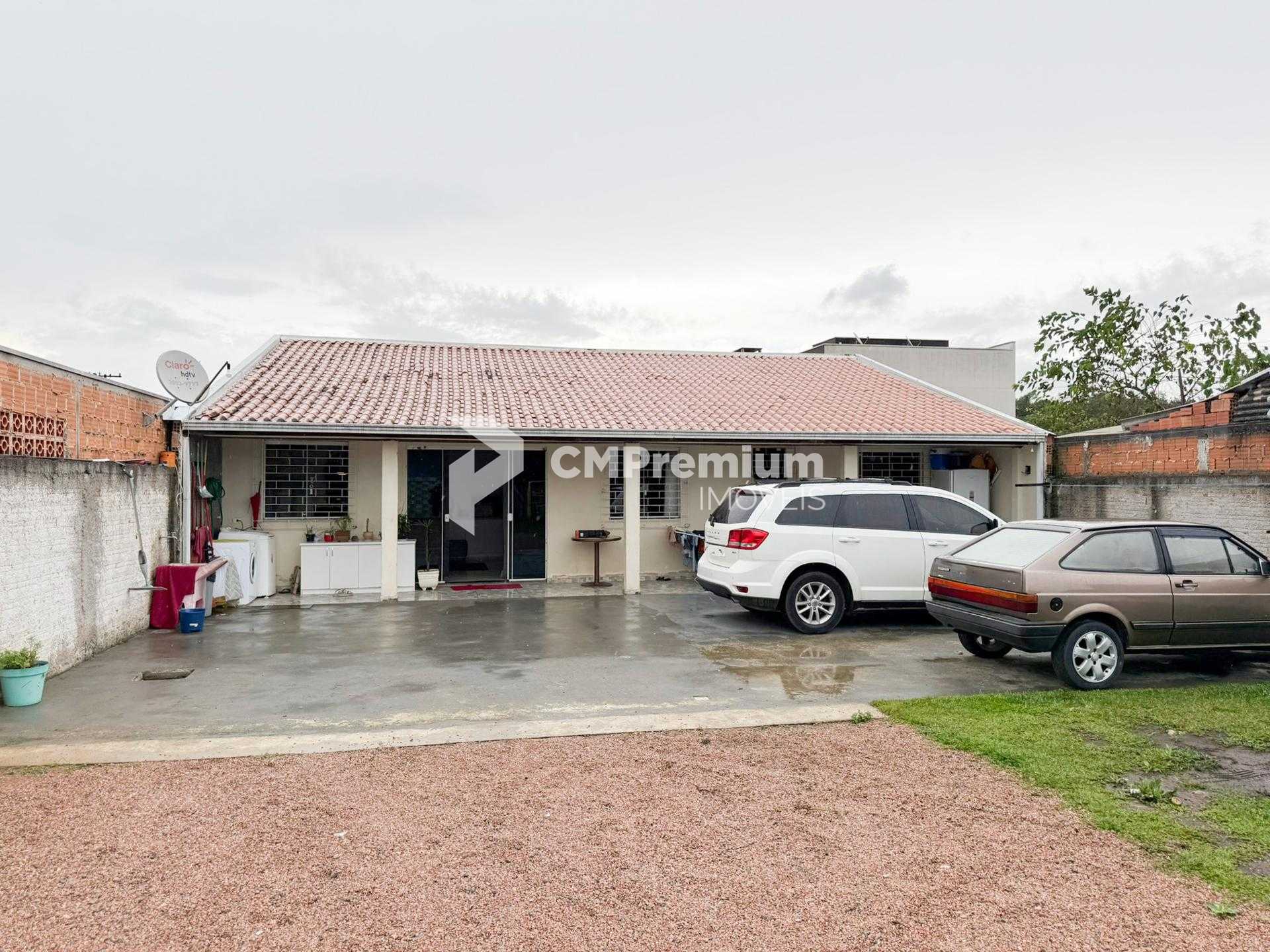 Casa térrea com terreno amplo e dois dormitórios em Fazenda Ri...