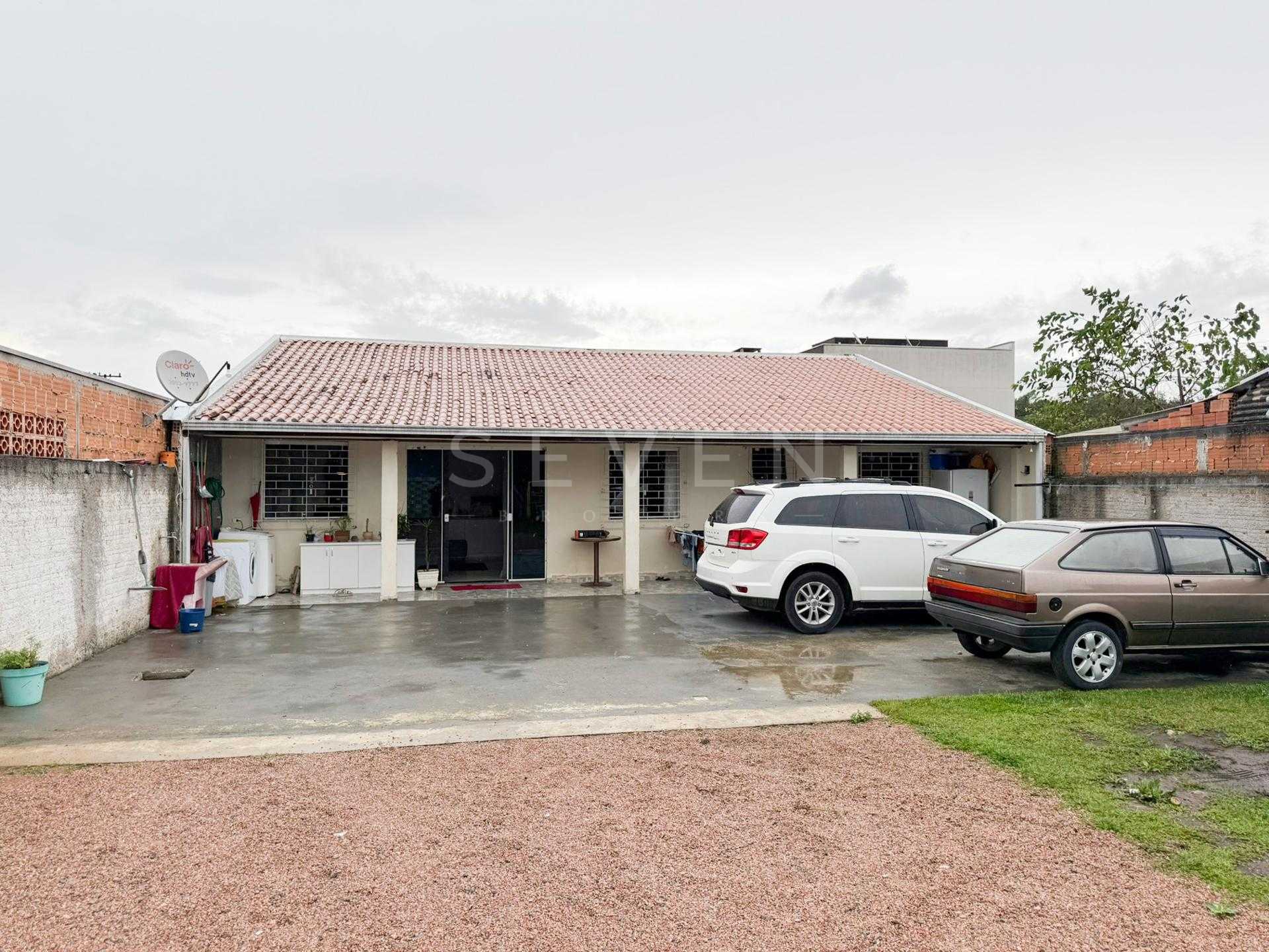 Casa térrea com terreno amplo e dois dormitórios em Fazenda Ri...