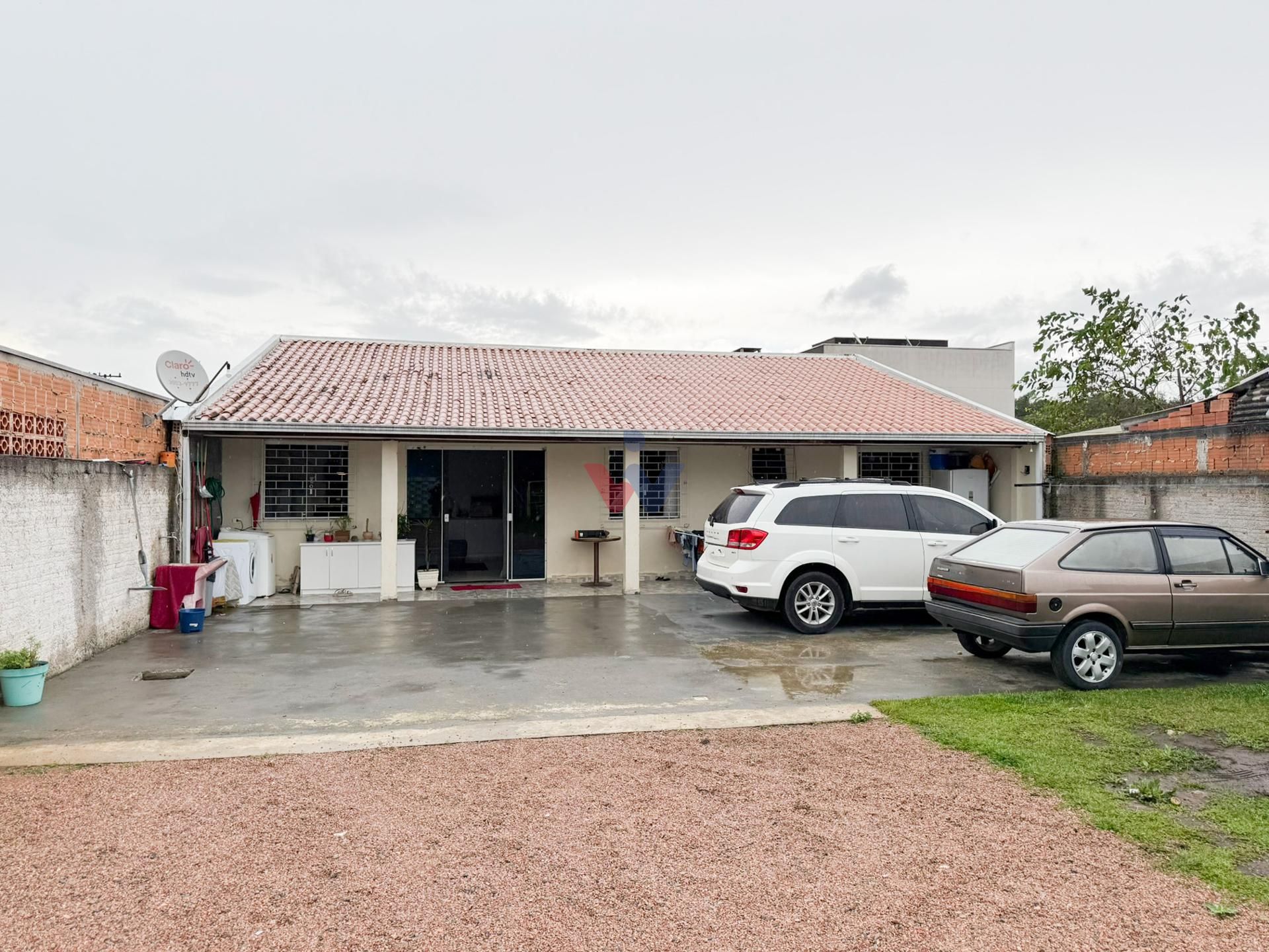Casa térrea com terreno amplo e dois dormitórios em Fazenda Ri...