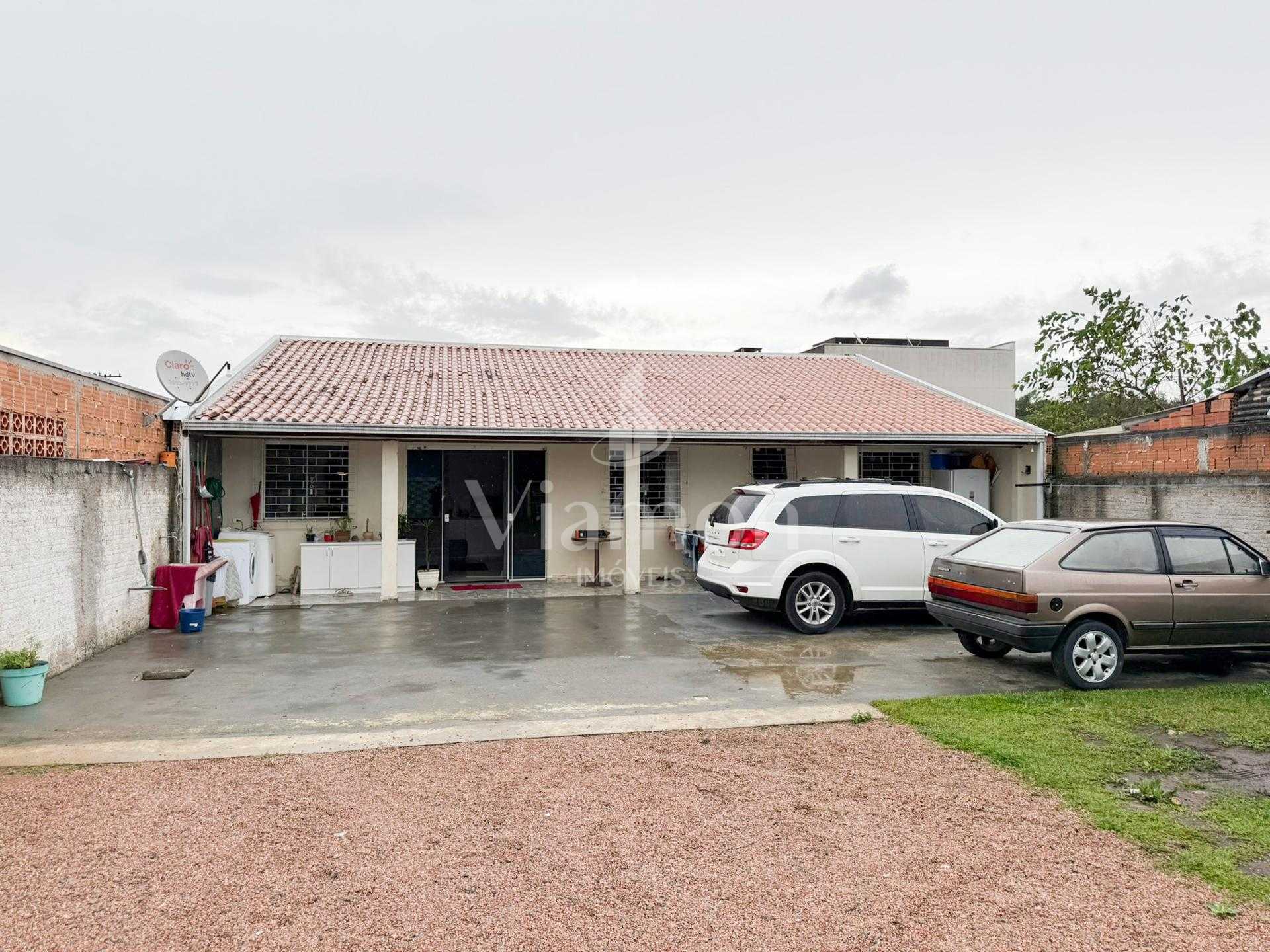 Casa térrea com terreno amplo e dois dormitórios em Fazenda Ri...