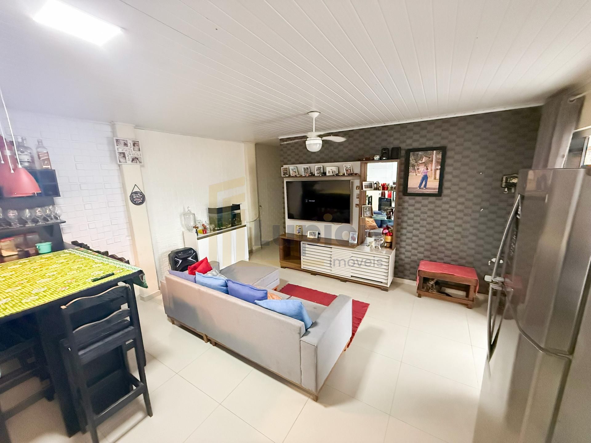 Casa térrea com terreno amplo e dois dormitórios em Fazenda Ri...