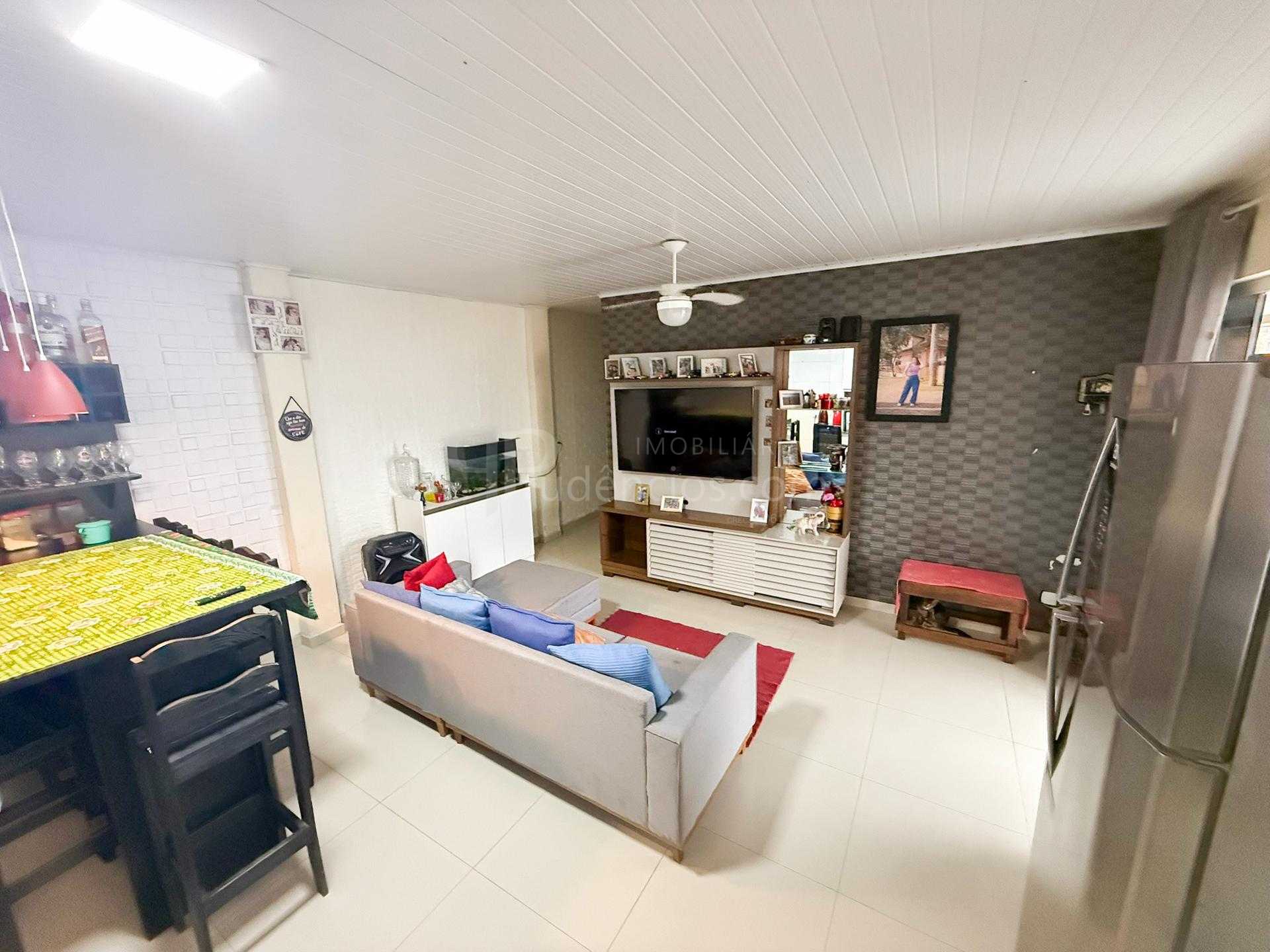 Casa térrea com terreno amplo e dois dormitórios em Fazenda Ri...