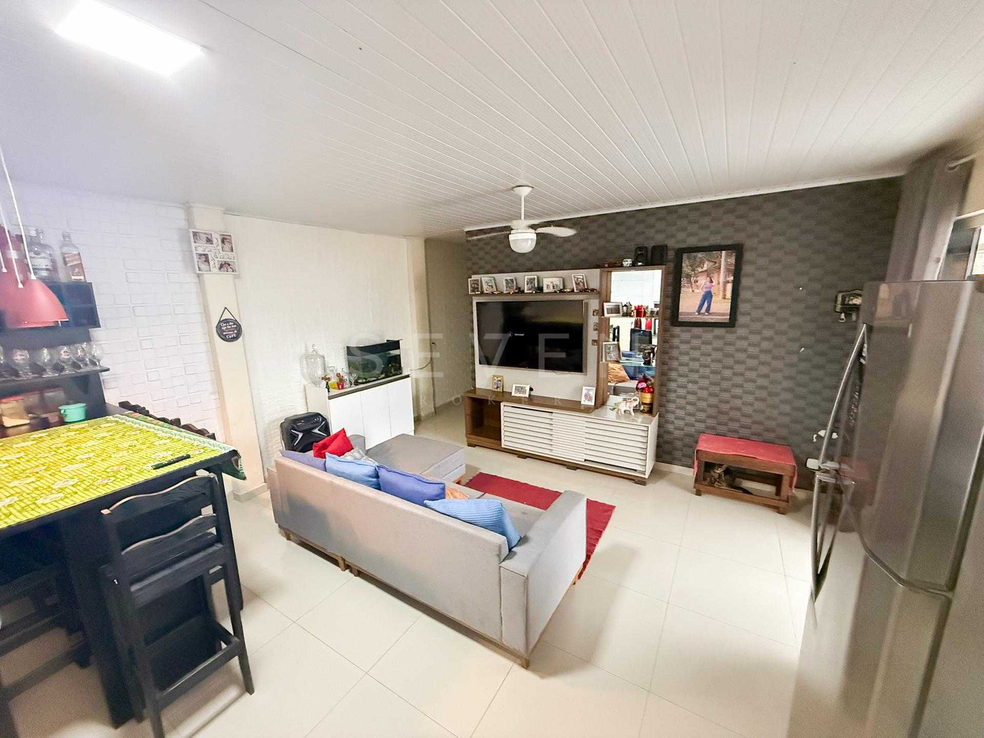 Casa térrea com terreno amplo e dois dormitórios em Fazenda Ri...