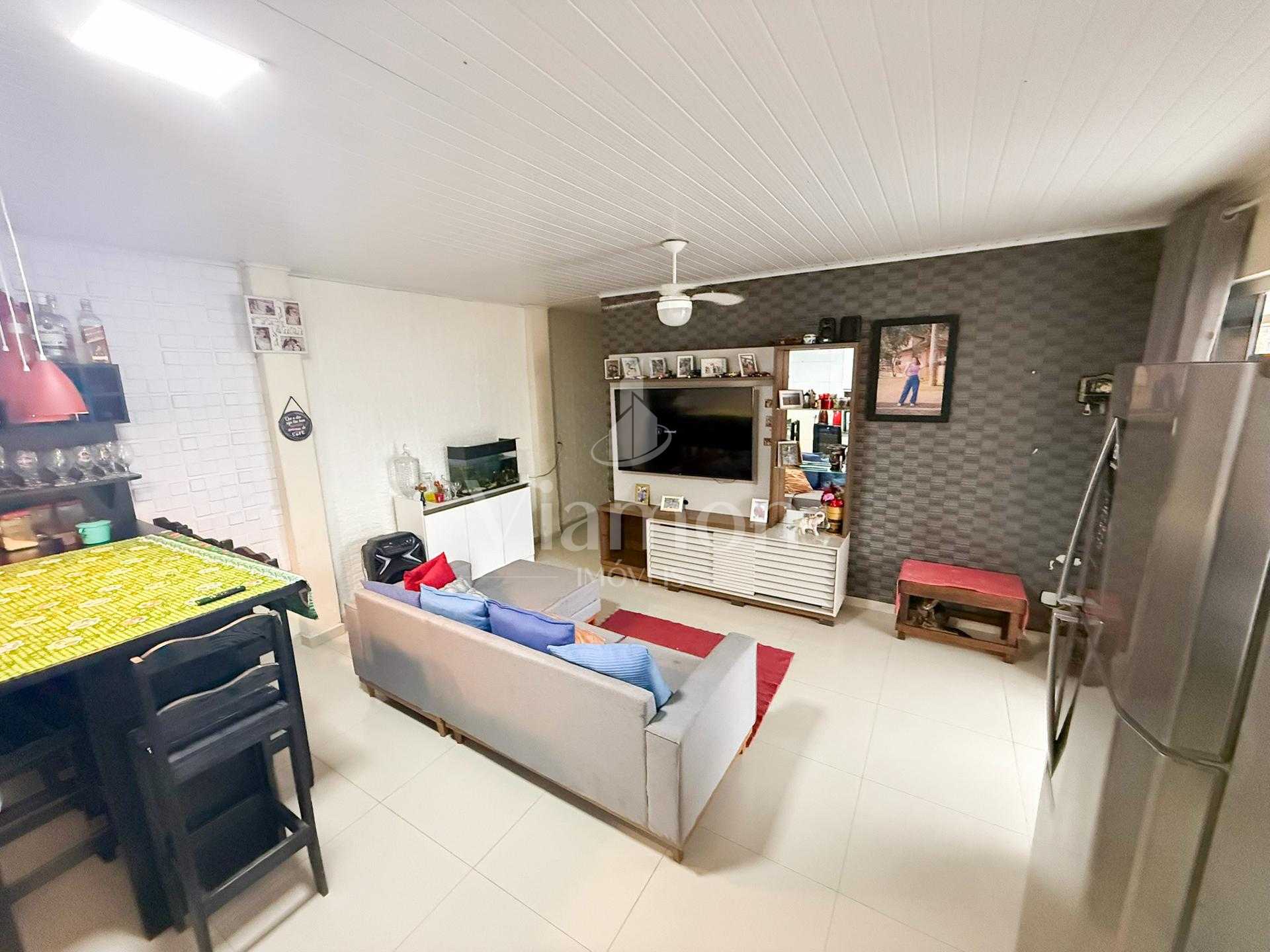 Casa térrea com terreno amplo e dois dormitórios em Fazenda Ri...