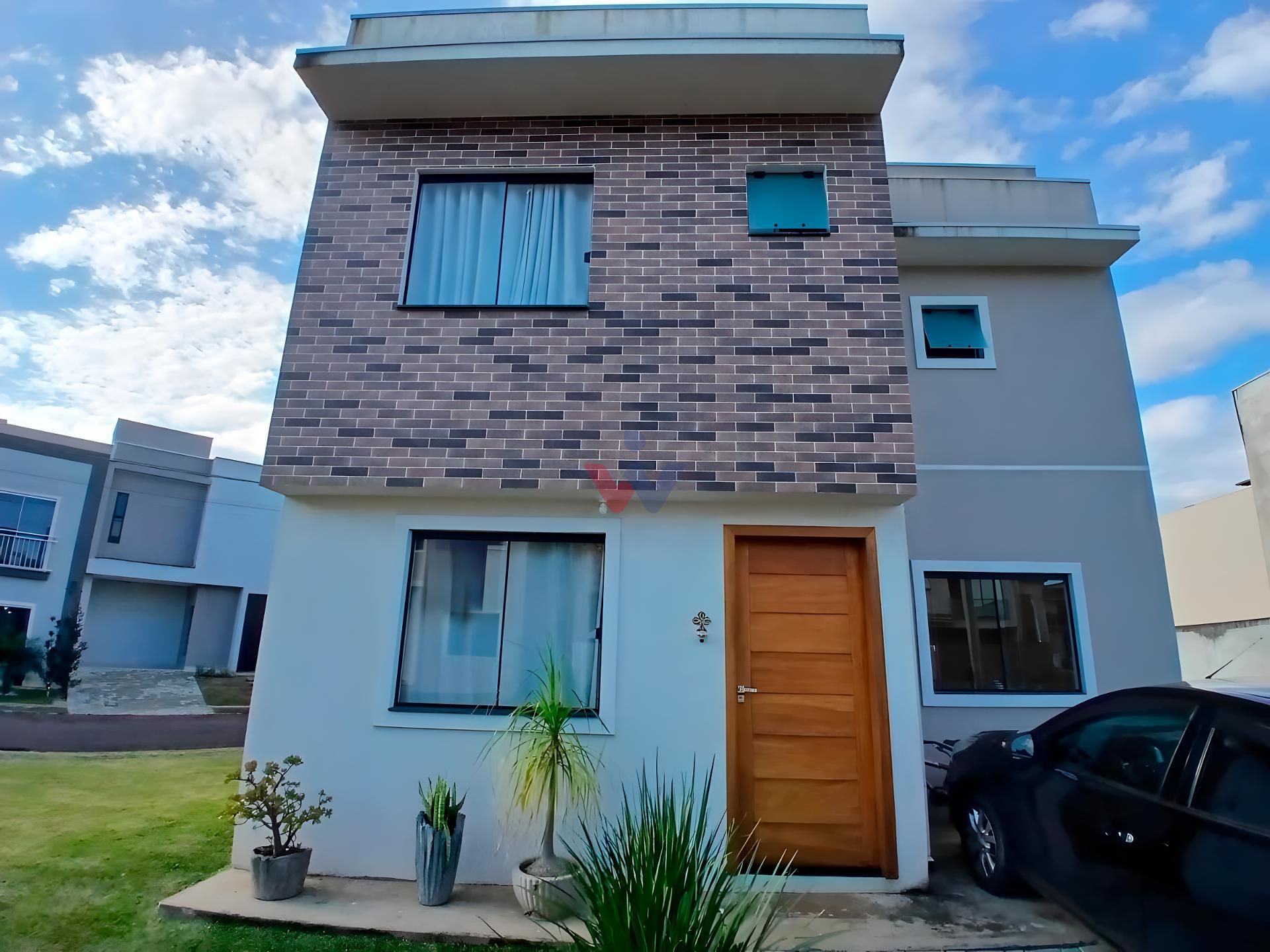 Sobrado Novo de Esquina com Quintal e 4 Vagas | Espaço e Confo...