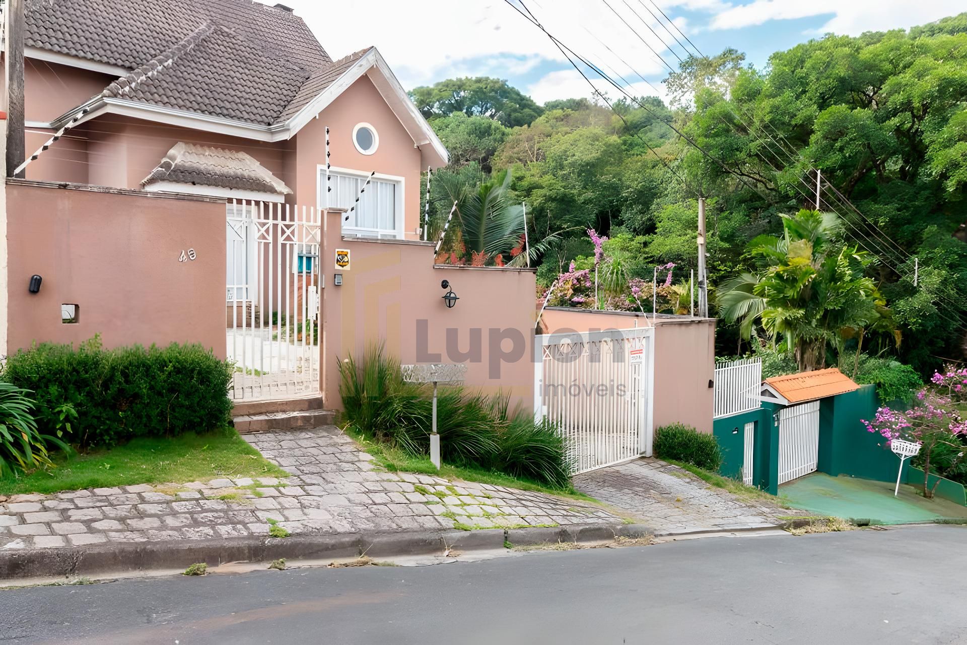 Casa 3 Suítes | Espaço Gourmet e Quintal - Abranches, Curitiba PR