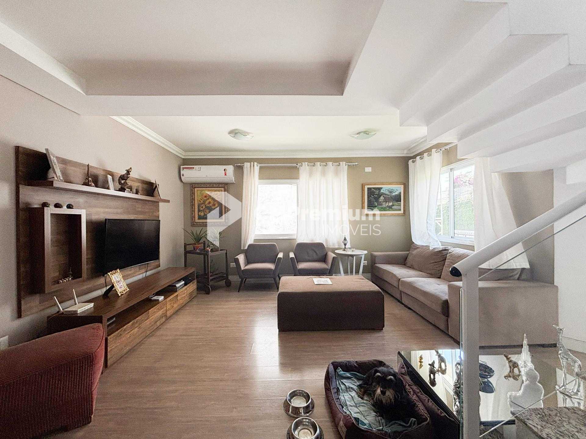 Sobrado 263m  | 3 Quartos, 1 Suíte e 5 Vagas | Condomínio Fech...