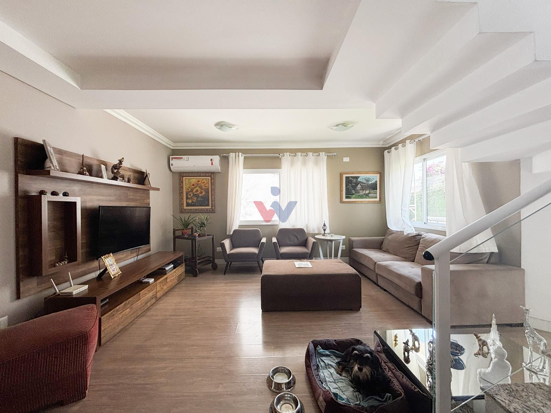 Sobrado 263m  | 3 Quartos, 1 Suíte e 5 Vagas | Condomínio Fech...