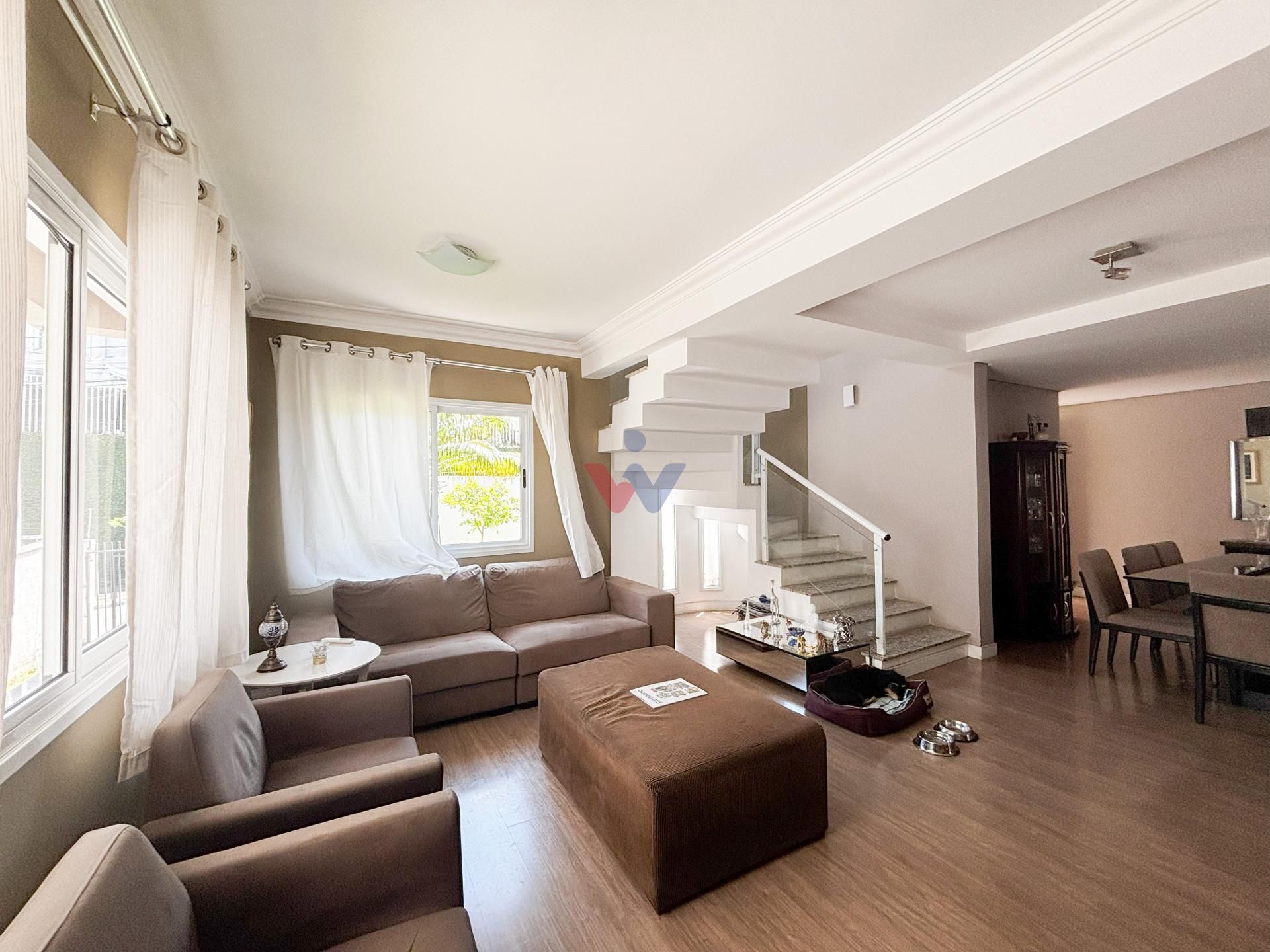 Sobrado 263m  | 3 Quartos, 1 Suíte e 5 Vagas | Condomínio Fech...