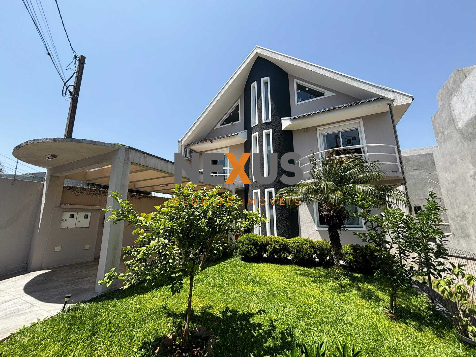 Sobrado 263m  | 3 Quartos, 1 Suíte e 5 Vagas | Condomínio Fech...