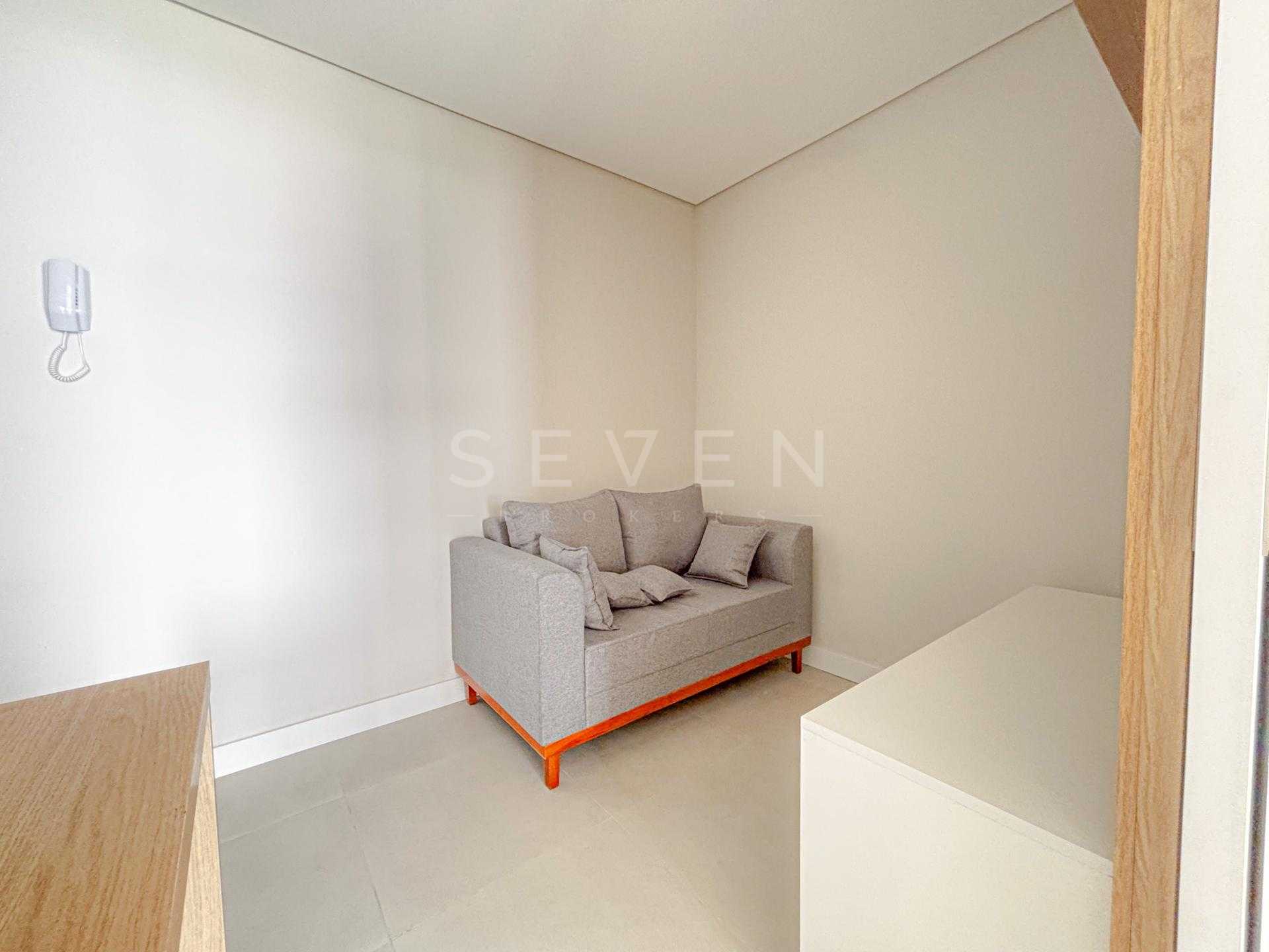 Studio mobiliado já locado no Ed. Dora  investimento com renda...