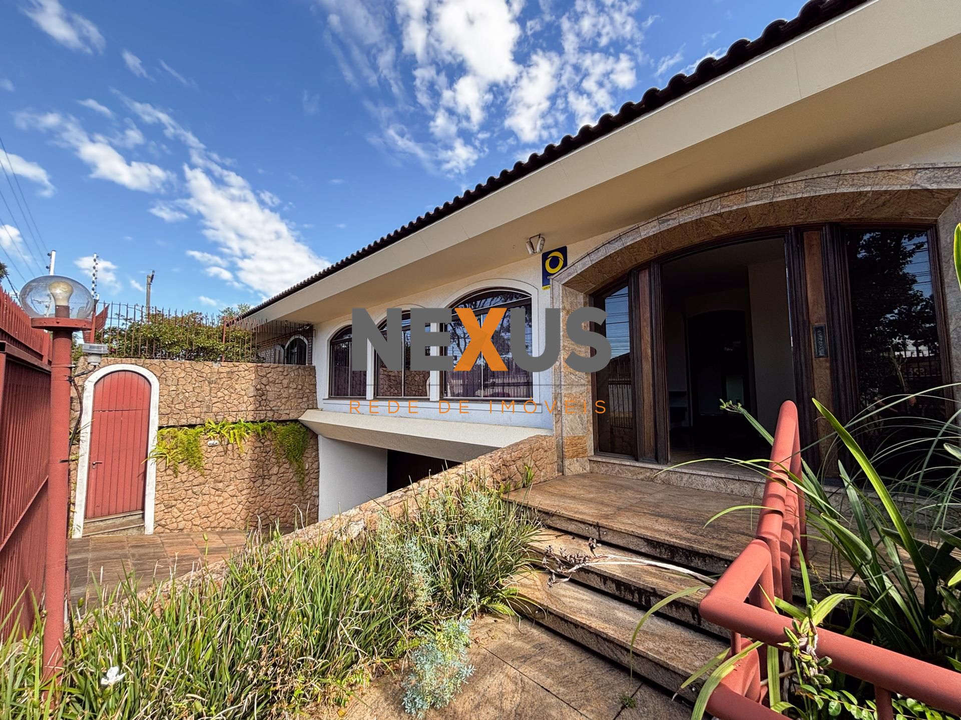 Casa de Luxo 604 m  Uso Misto com Ar, Hidromassagem e Elevador.