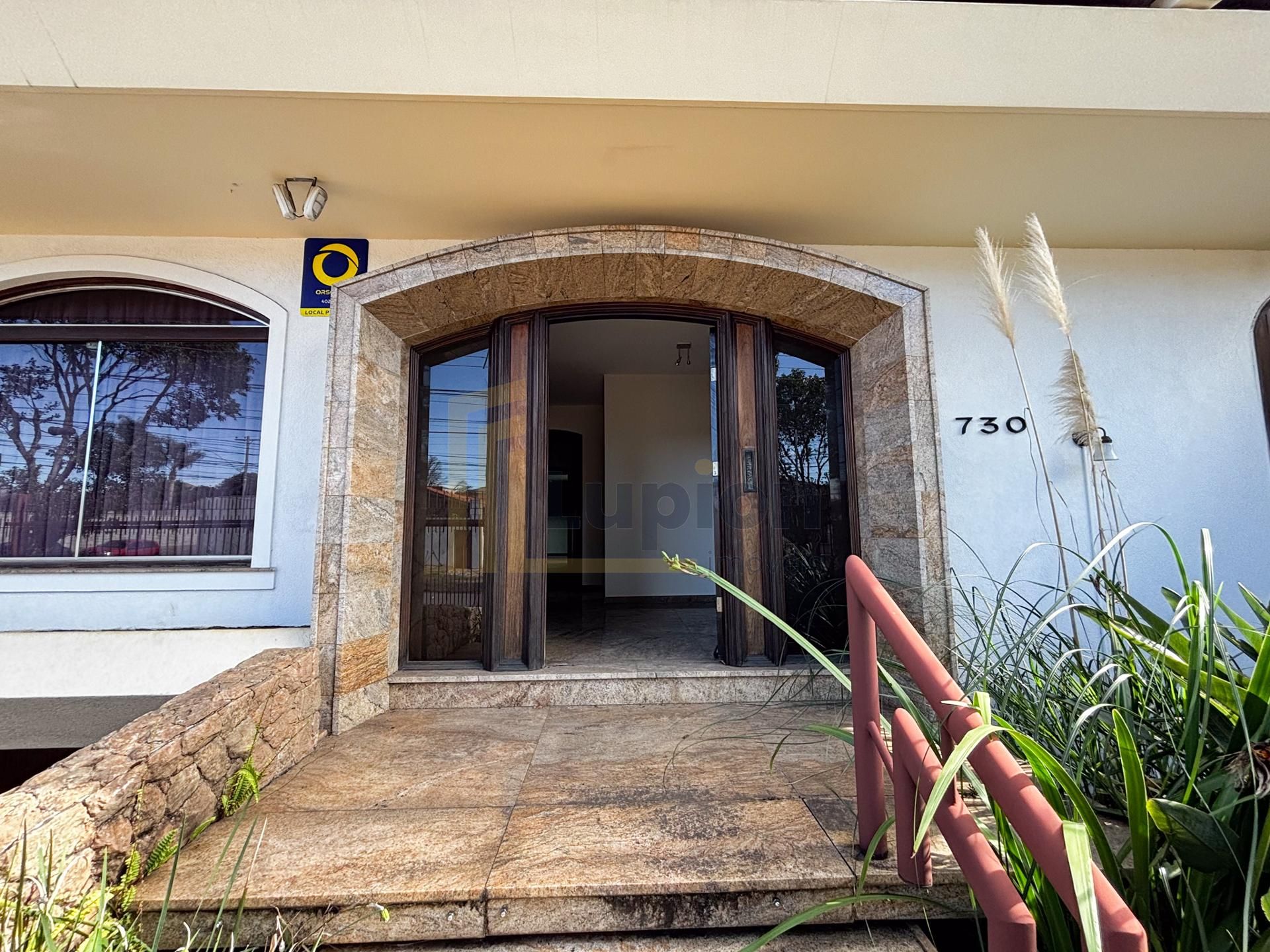 Casa de Luxo 604 m  Uso Misto com Ar, Hidromassagem e Elevador.