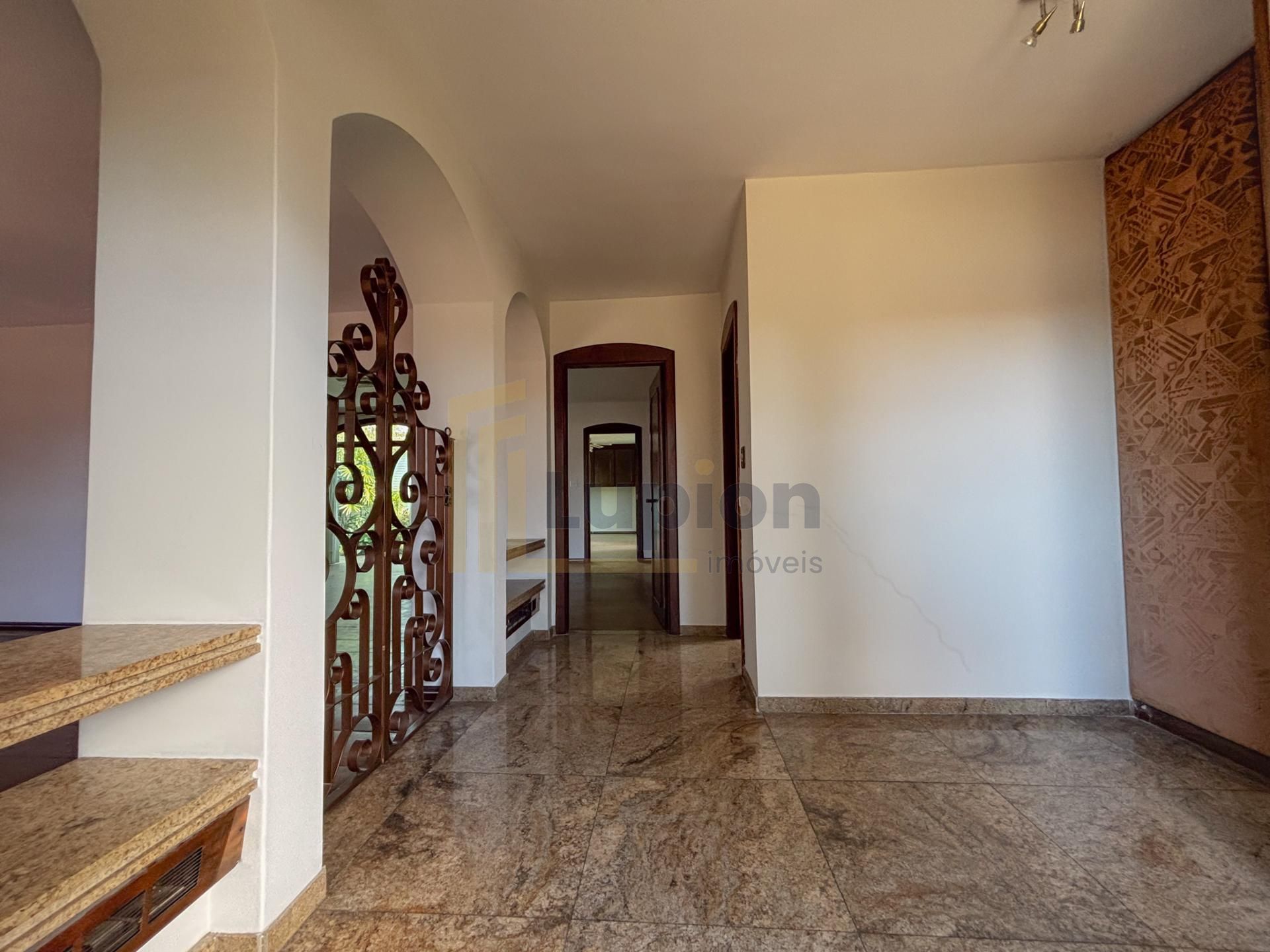 Casa de Luxo 604 m  Uso Misto com Ar, Hidromassagem e Elevador.