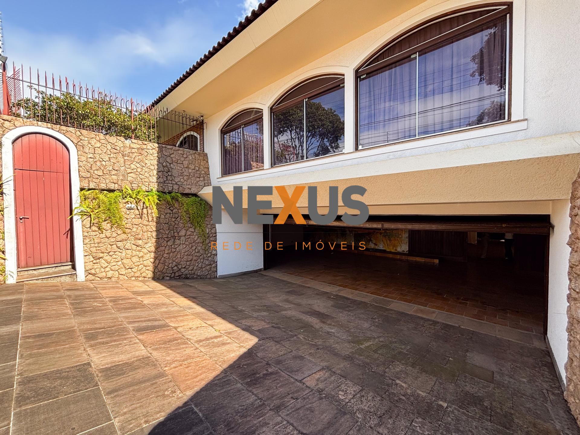 Casa de Luxo 604 m  Uso Misto com Ar, Hidromassagem e Elevador.