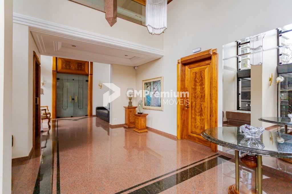 Apartamento à venda no Batel com 4 quartos, incluindo 2 suítes...