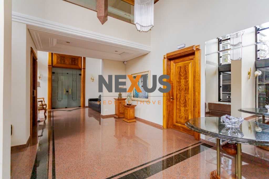 Apartamento à venda no Batel com 4 quartos, incluindo 2 suítes...