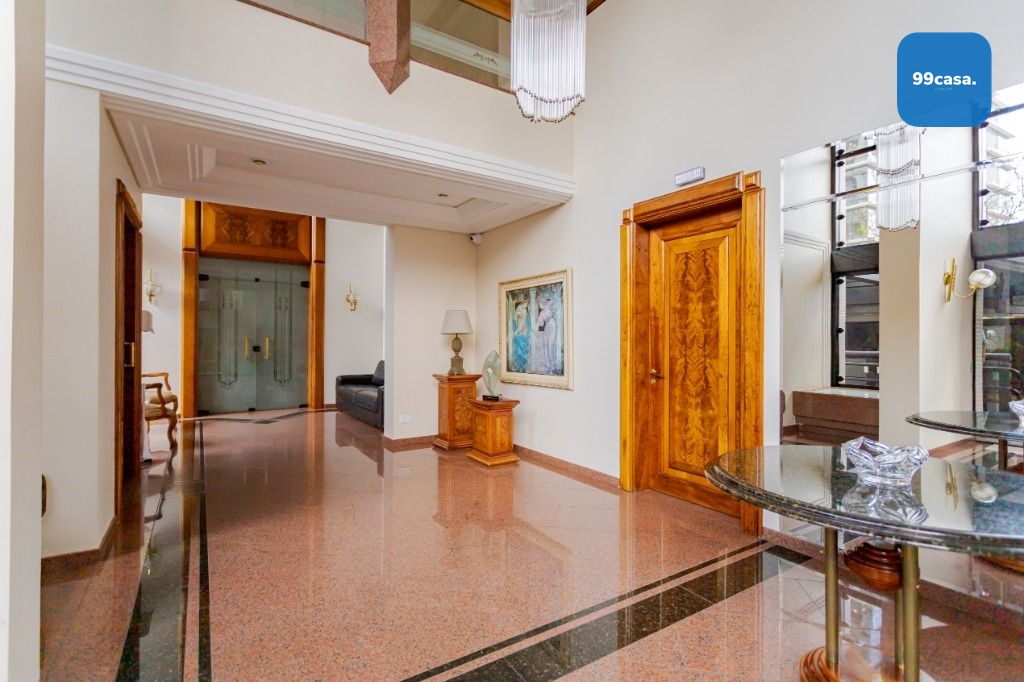 Apartamento à venda no Batel com 4 quartos, incluindo 2 suítes...