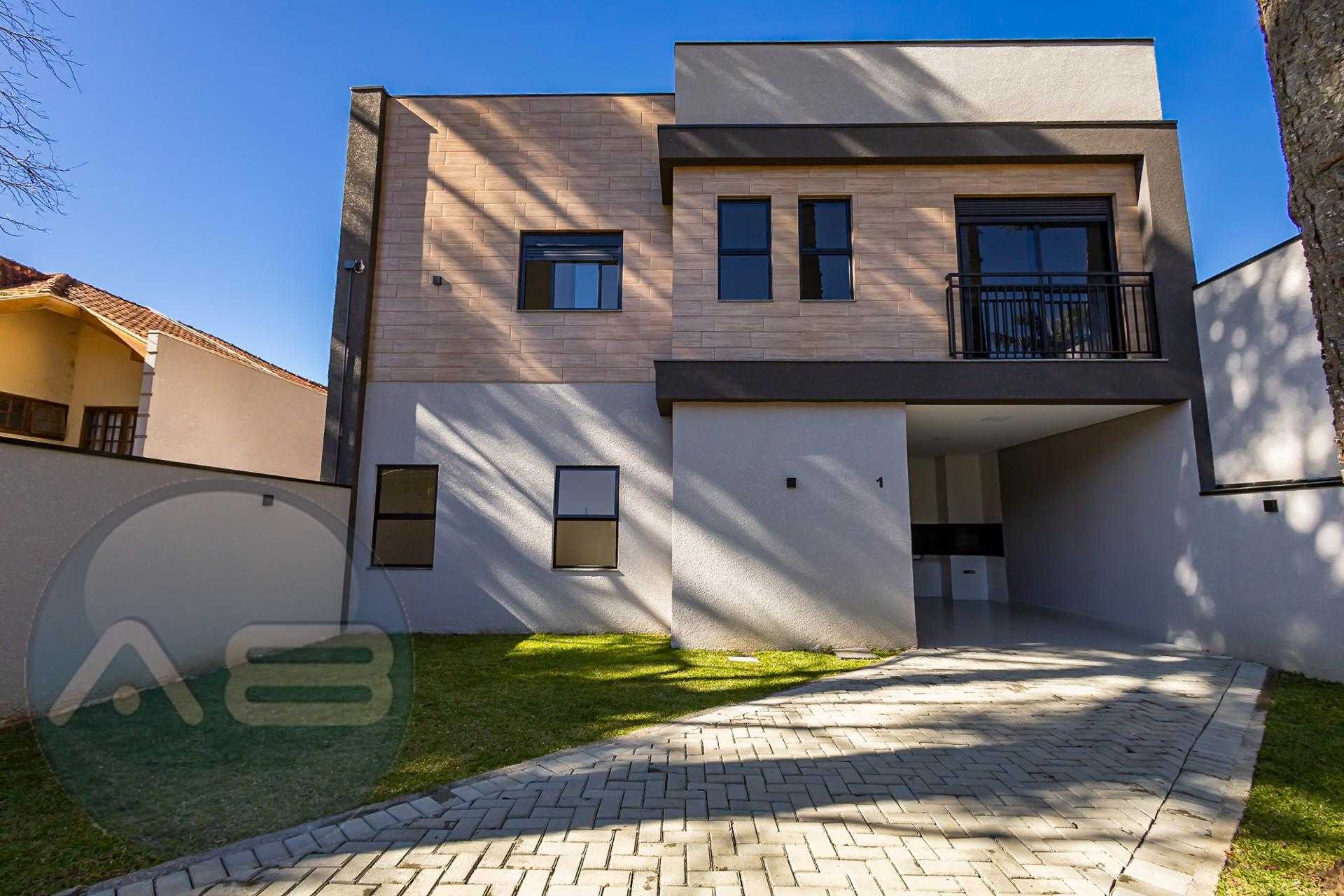 Sobrado novo ? venda no Santa C?ndida  3 Su?tes e 3 Vagas