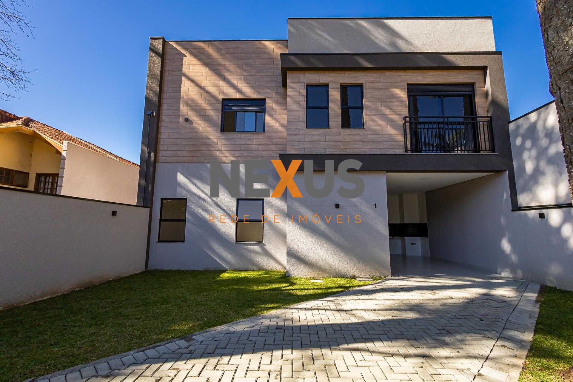 Sobrado novo à venda no Santa Cândida  3 Suítes e 3 Vagas