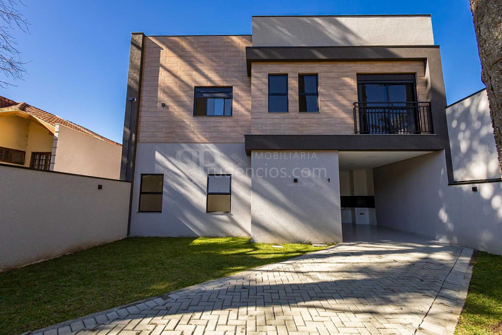 Sobrado novo à venda no Santa Cândida  3 Suítes e 3 Vagas