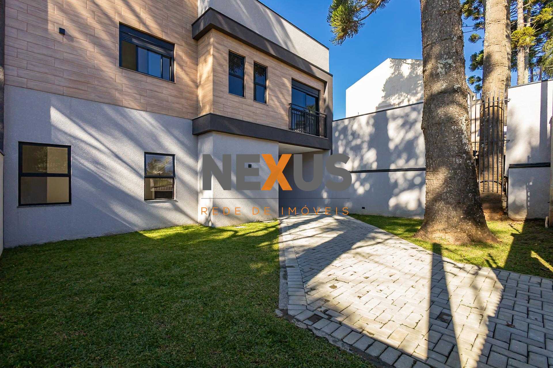 Sobrado novo à venda no Santa Cândida  3 Suítes e 3 Vagas