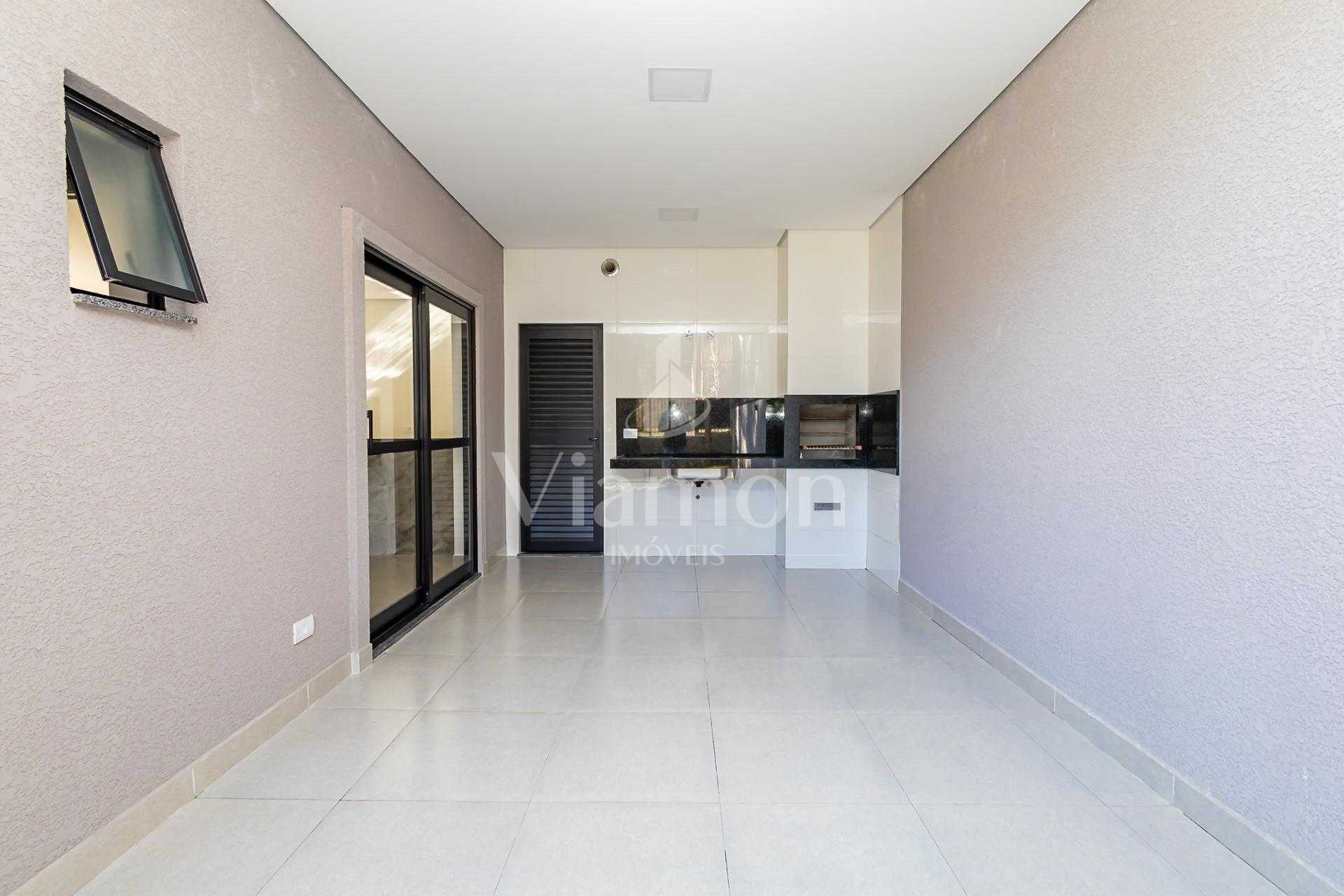 Sobrado novo à venda no Santa Cândida  3 Suítes e 3 Vagas