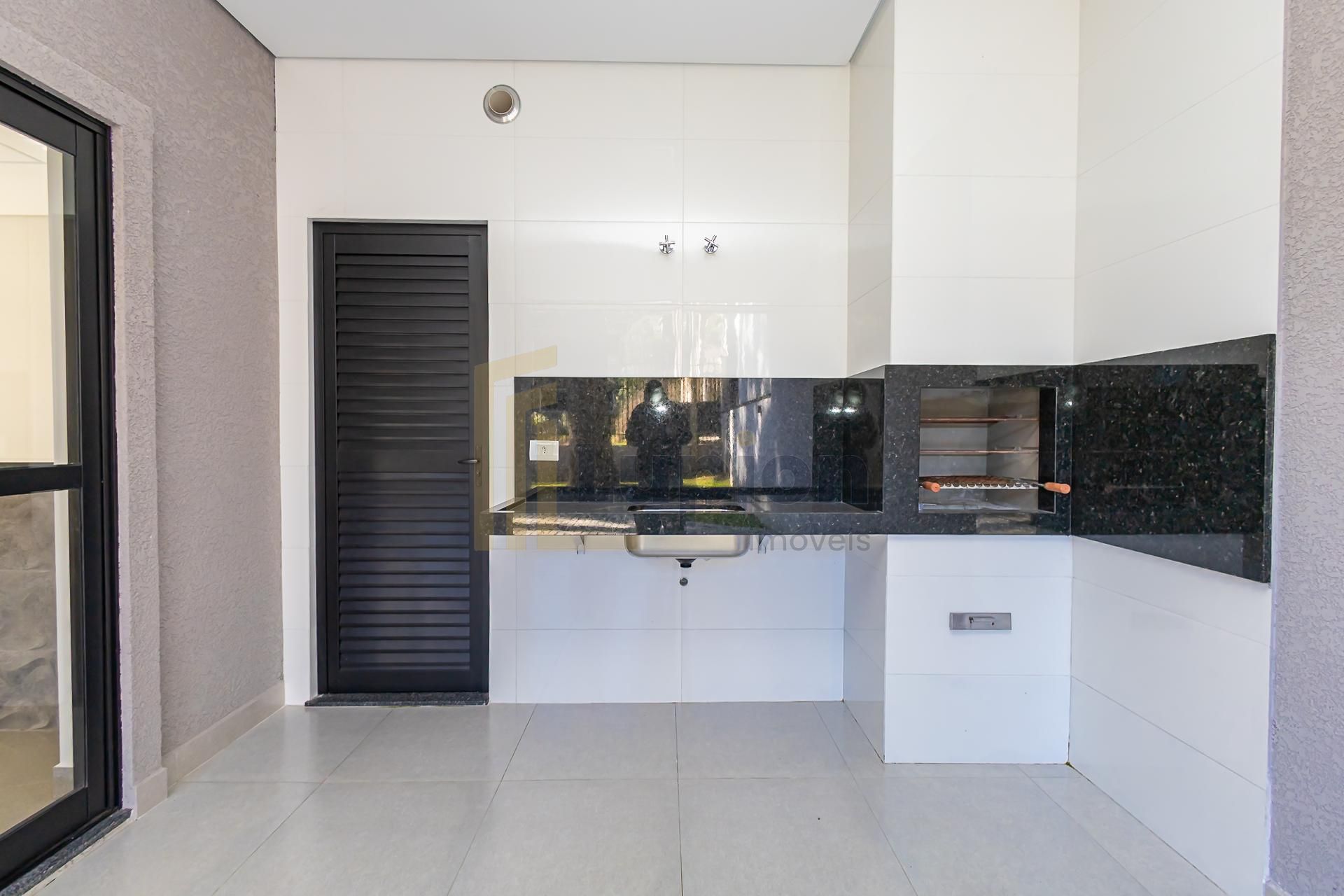 Sobrado novo à venda no Santa Cândida  3 Suítes e 3 Vagas