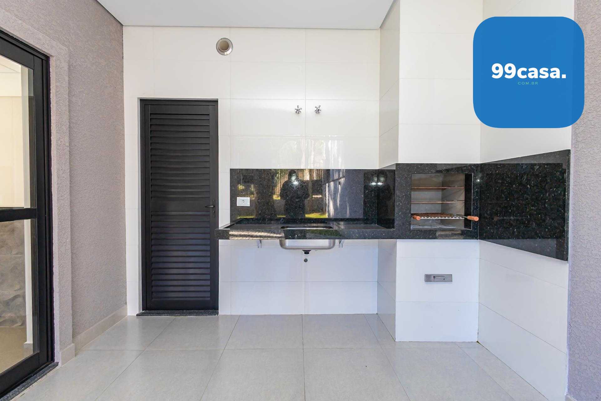 Sobrado novo à venda no Santa Cândida  3 Suítes e 3 Vagas