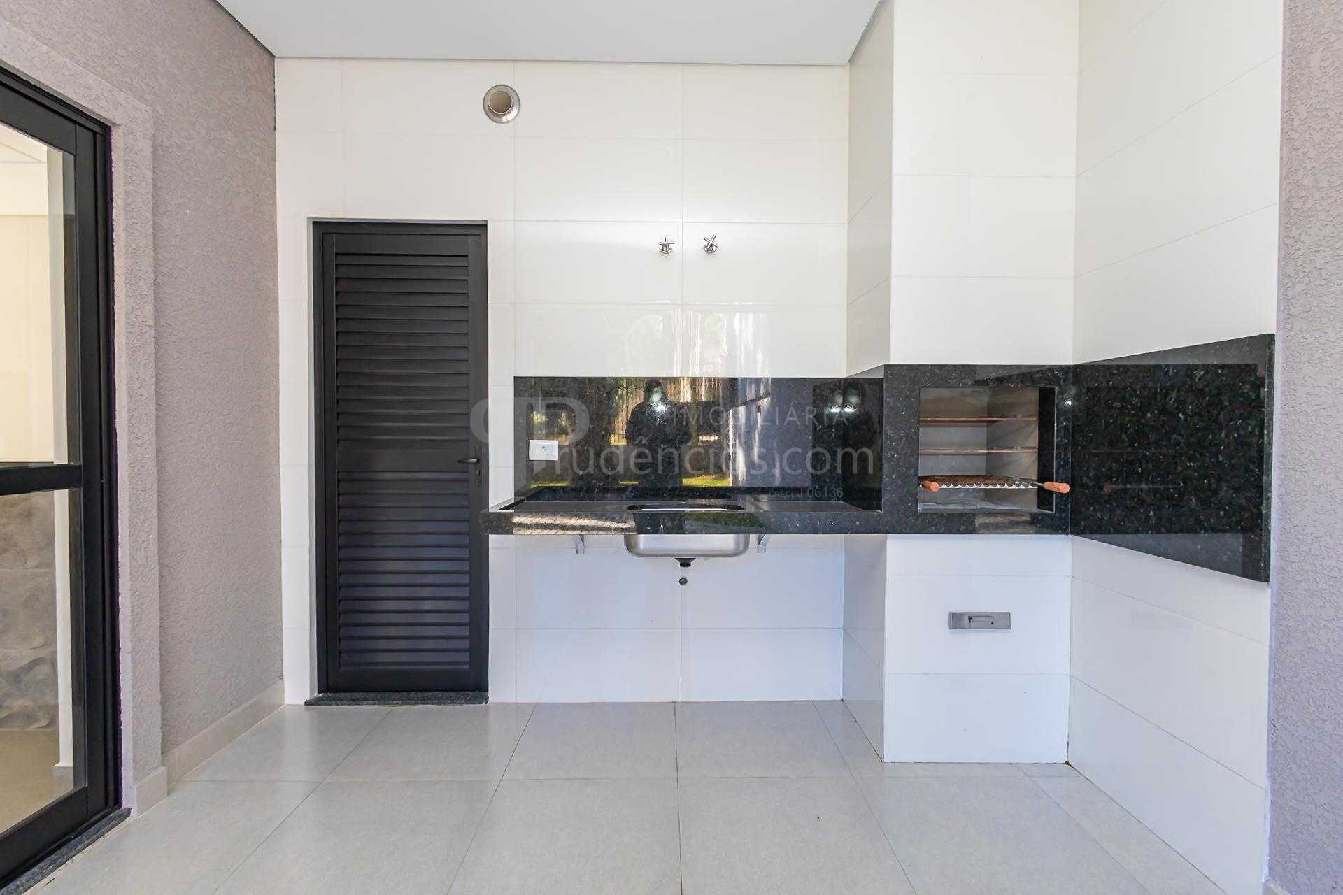 Sobrado novo à venda no Santa Cândida  3 Suítes e 3 Vagas