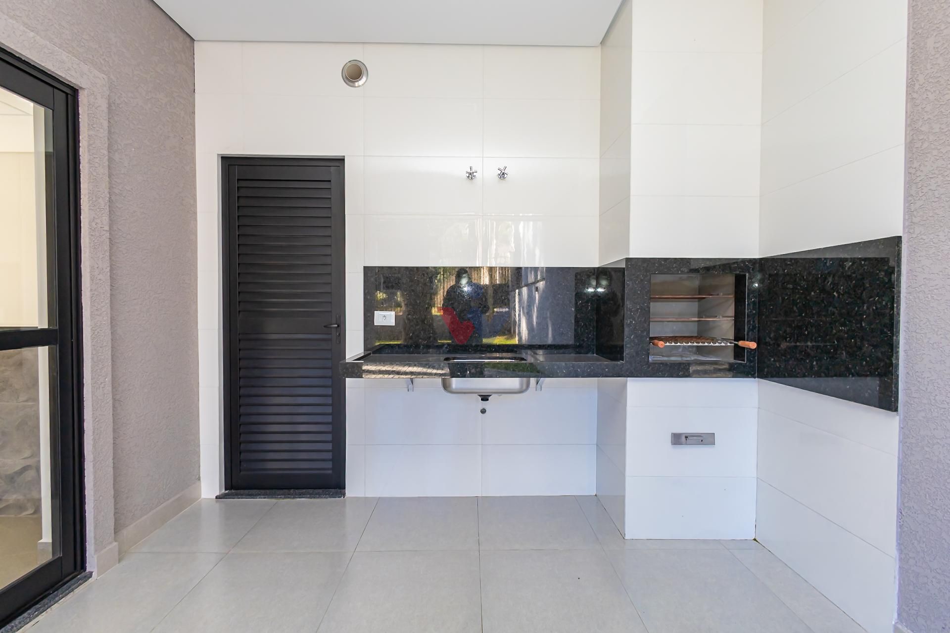 Sobrado novo à venda no Santa Cândida  3 Suítes e 3 Vagas