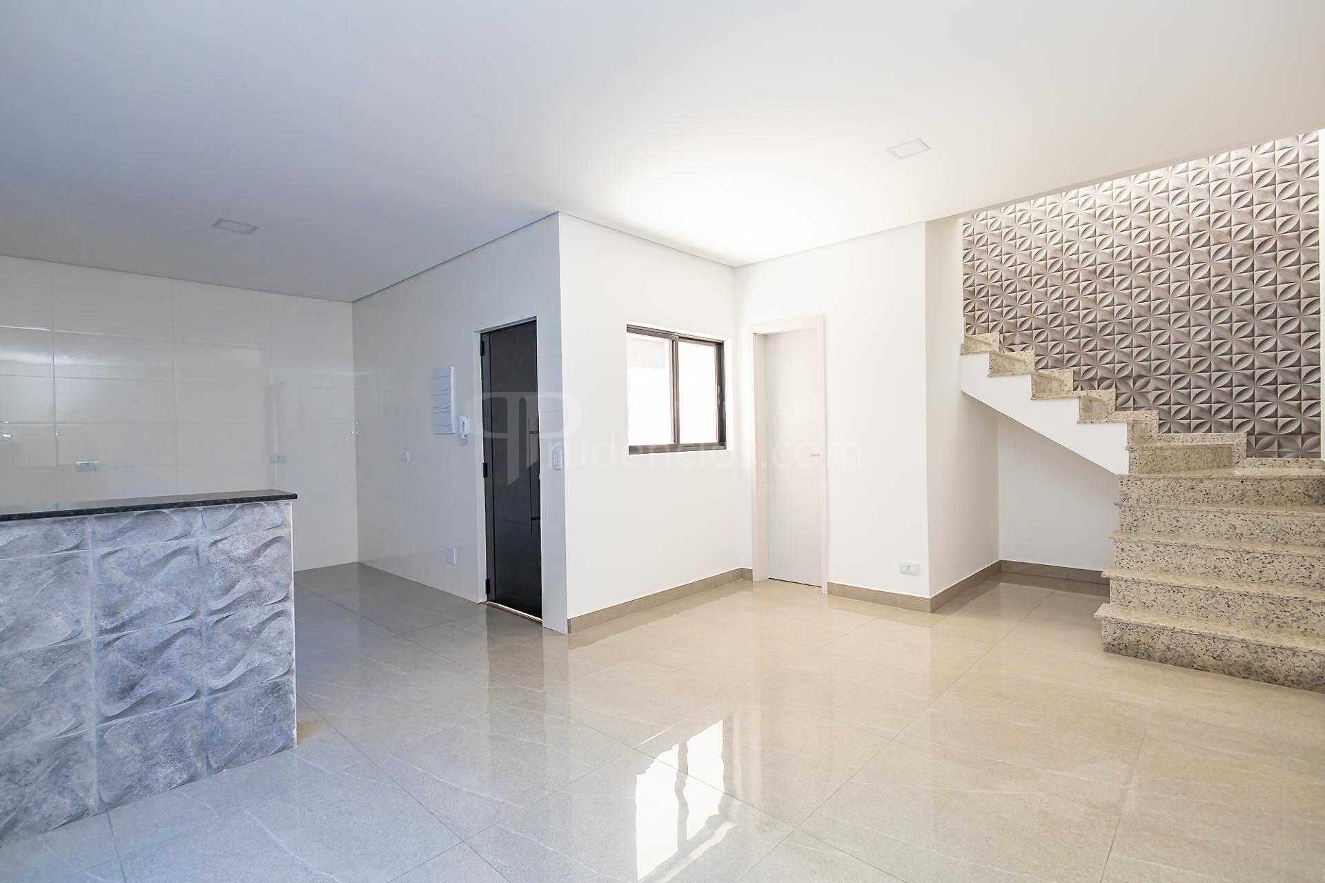 Sobrado novo à venda no Santa Cândida  Com 2 Suítes 1 Vaga