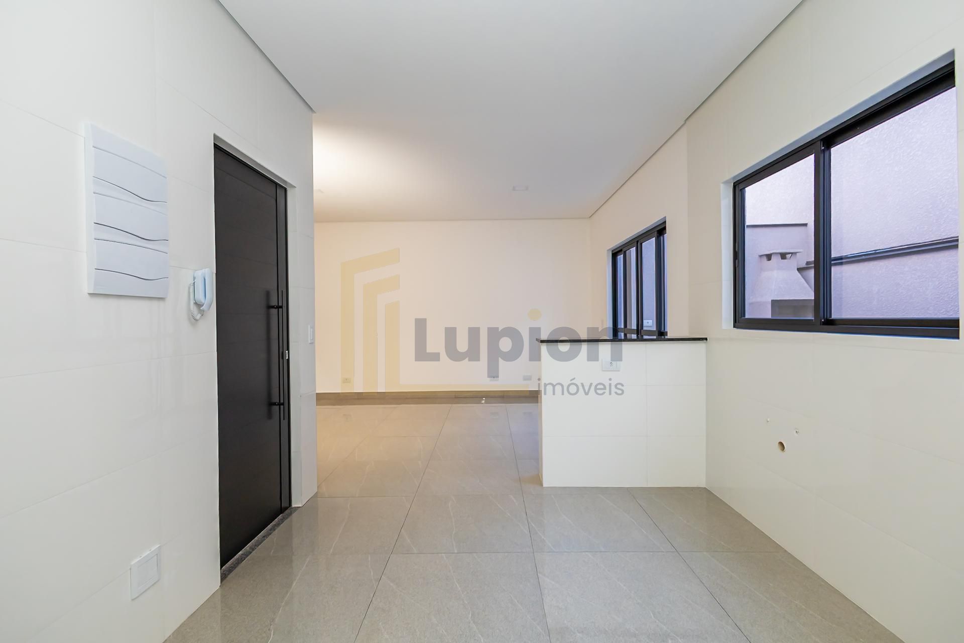 Sobrado novo à venda no Santa Cândida  Com 2 Suítes 1 Vaga