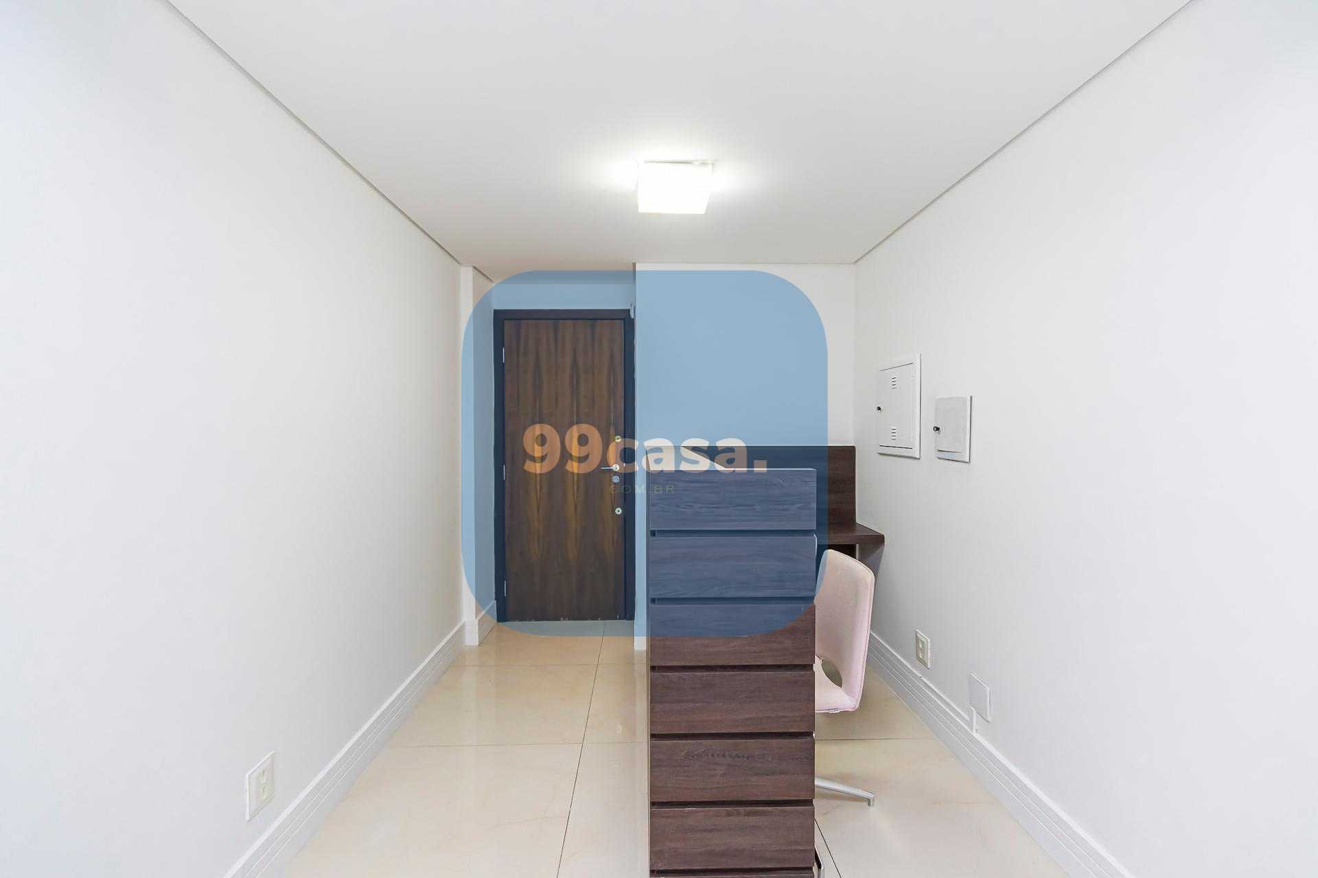 Sala comercial à venda no Centro de Curitiba - Com estacioname...