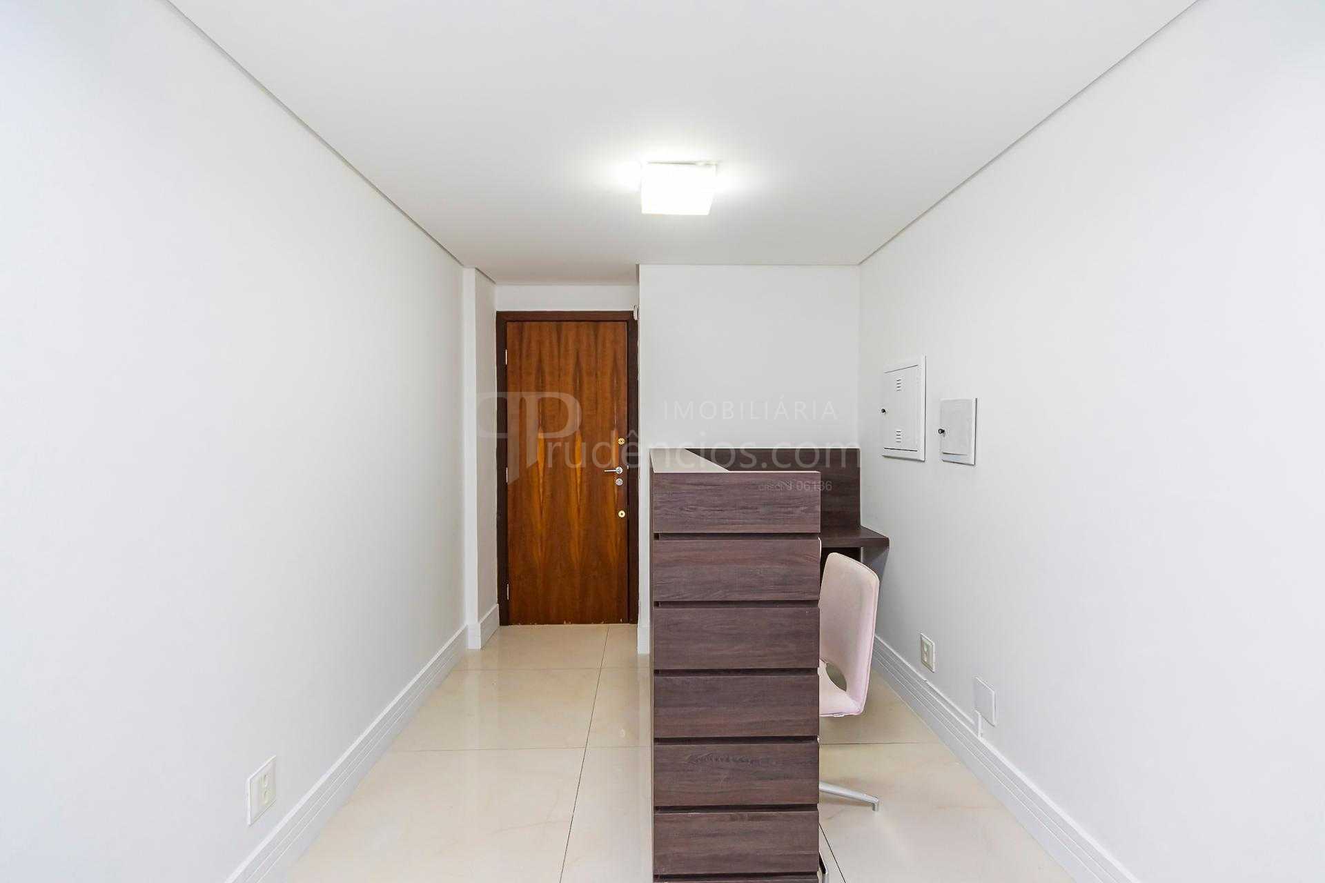 Sala comercial à venda no Centro de Curitiba - Com estacioname...