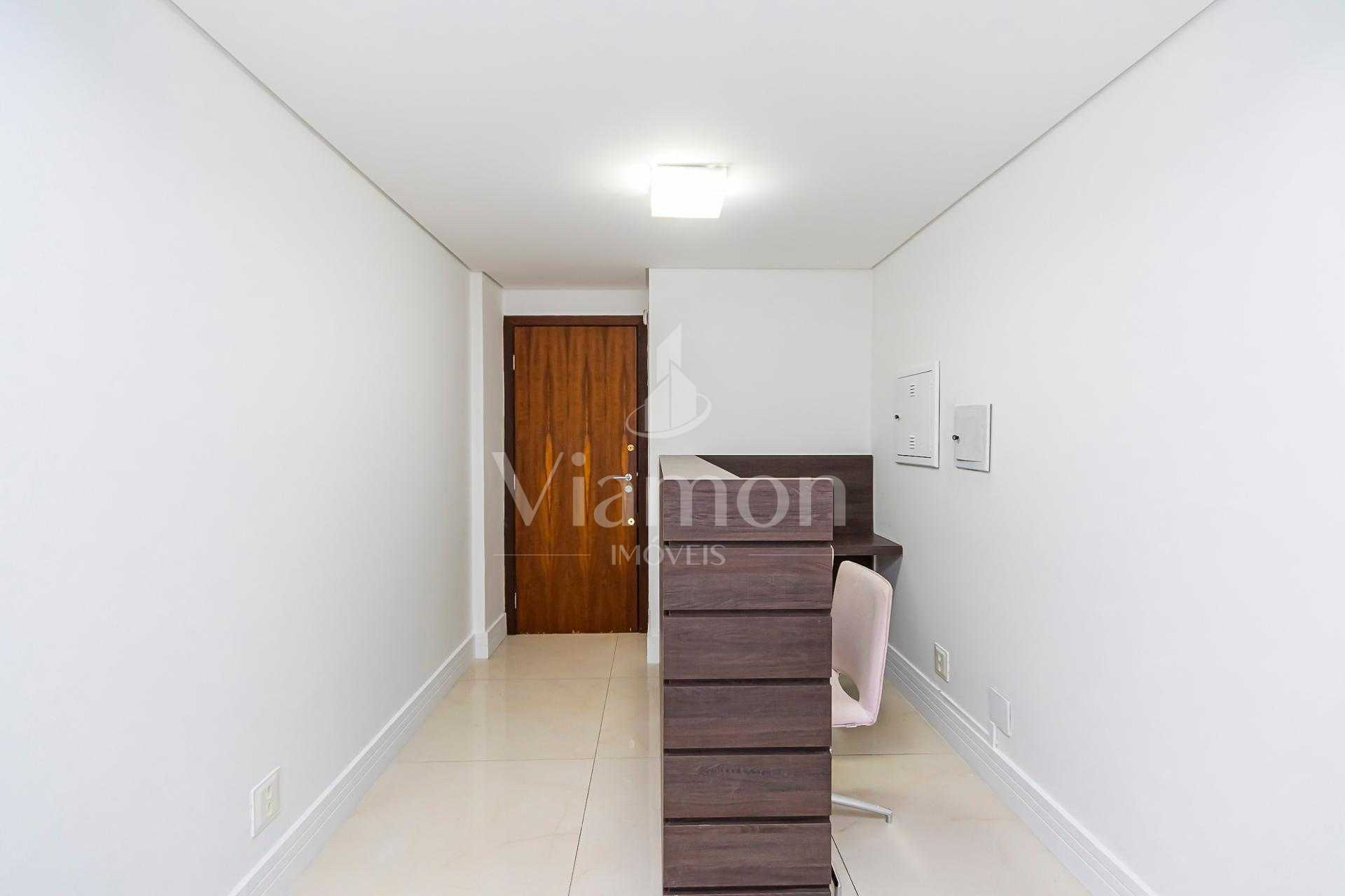 Sala comercial à venda no Centro de Curitiba - Com estacioname...