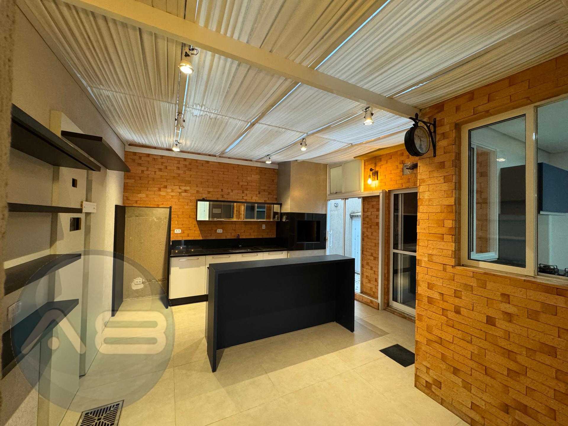 Sobrado em condomínio no Pilarzinho, Curitiba, 3 quartos e esp...