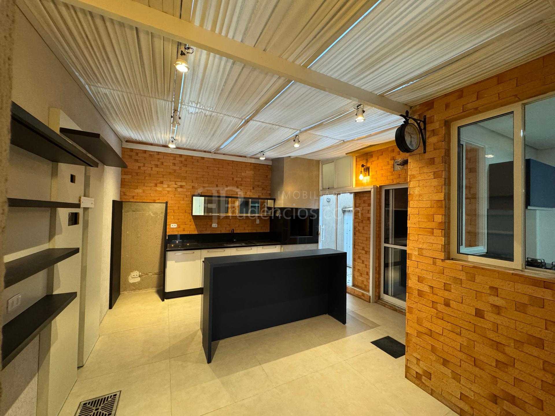 Sobrado em condomínio no Pilarzinho, Curitiba, 3 quartos e esp...