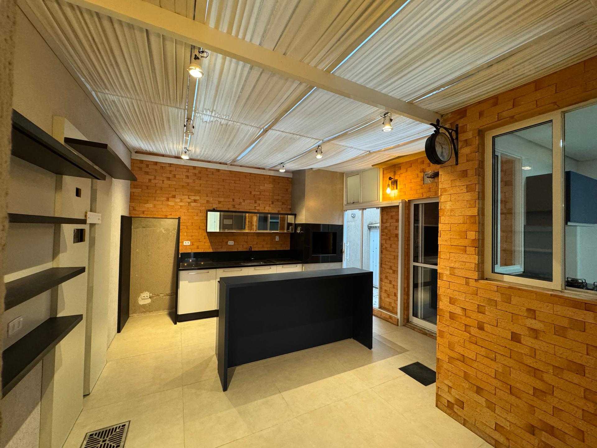 Sobrado em condomínio no Pilarzinho, Curitiba, 3 quartos e esp...