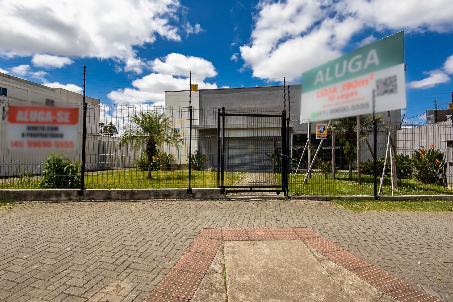 Loja comercial para locação no Xaxim na Rua Francisco Derosso